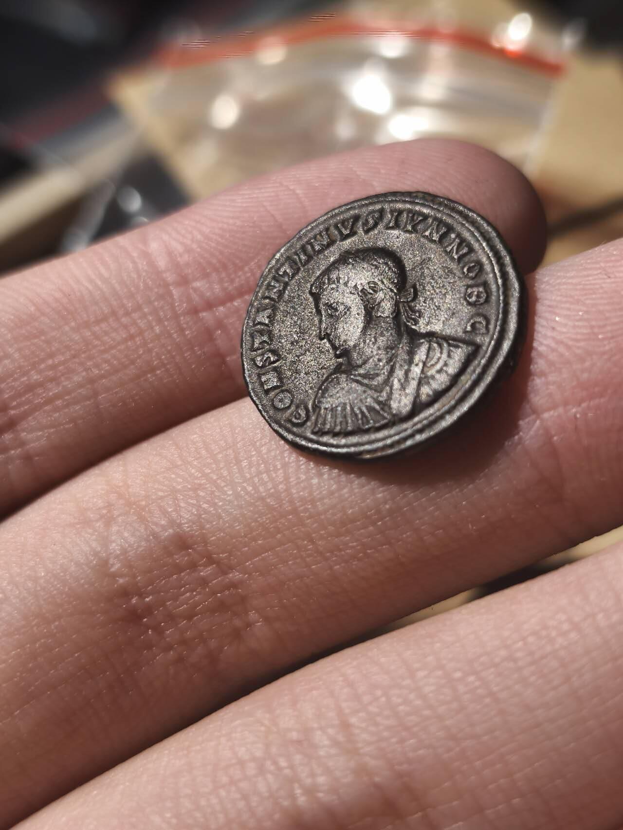 星盘世界钱币《穿越千年时光来到你的藏匣 》--5.9全球珍币拍卖夜 君士坦丁二世营地星光铜币，黑包浆好品相