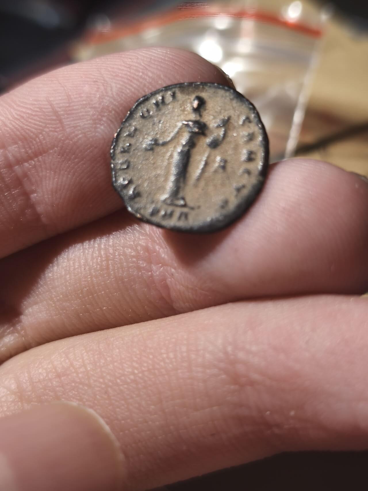 星盘世界钱币《穿越千年时光来到你的藏匣 》--5.9全球珍币拍卖夜 少见！马克西米努斯戴亚！沙漠坑顶级好品，特殊含义铜币，至于是什么，大家也都心知肚明😅