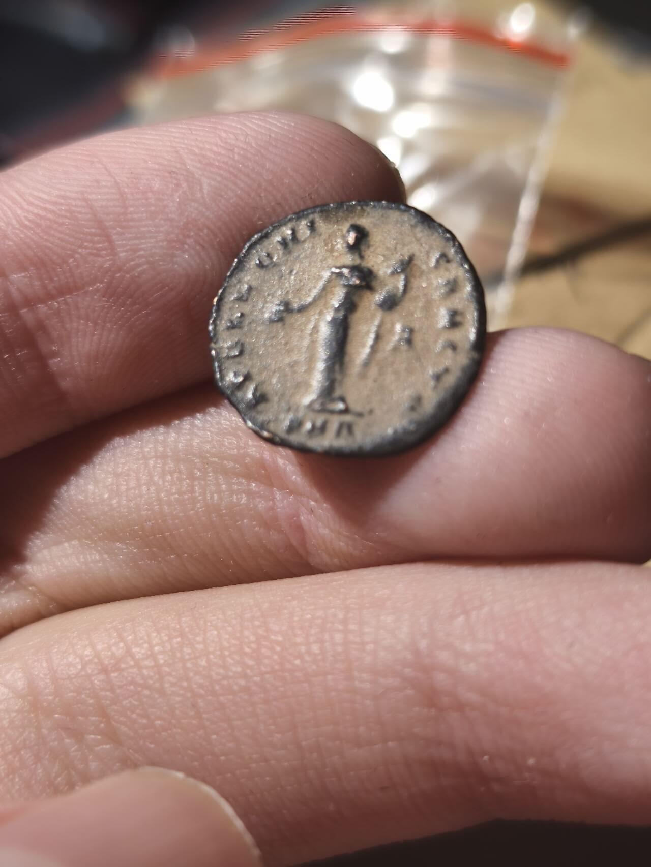 星盘世界钱币《穿越千年时光来到你的藏匣 》--5.9全球珍币拍卖夜 少见！马克西米努斯戴亚！沙漠坑顶级好品，特殊含义铜币，至于是什么，大家也都心知肚明😅