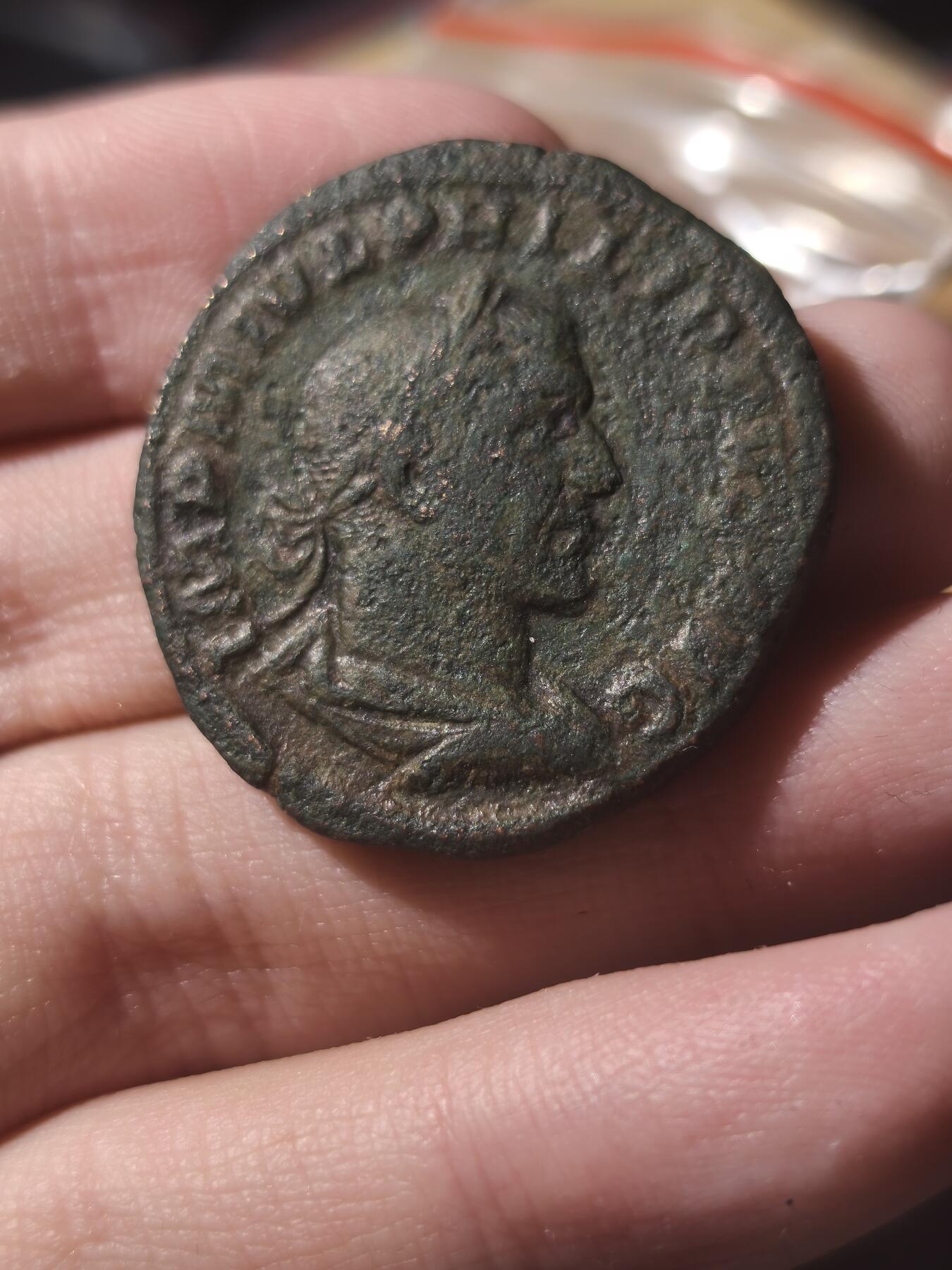 星盘世界钱币《穿越千年时光来到你的藏匣 》--5.9全球珍币拍卖夜 重器！古罗马帝国阿拉伯人菲利普赛斯特提乌斯大铜币，版别非常少见，22.6g足重不是那种方形的减重，这个年代的赛铜过20克都非常少见