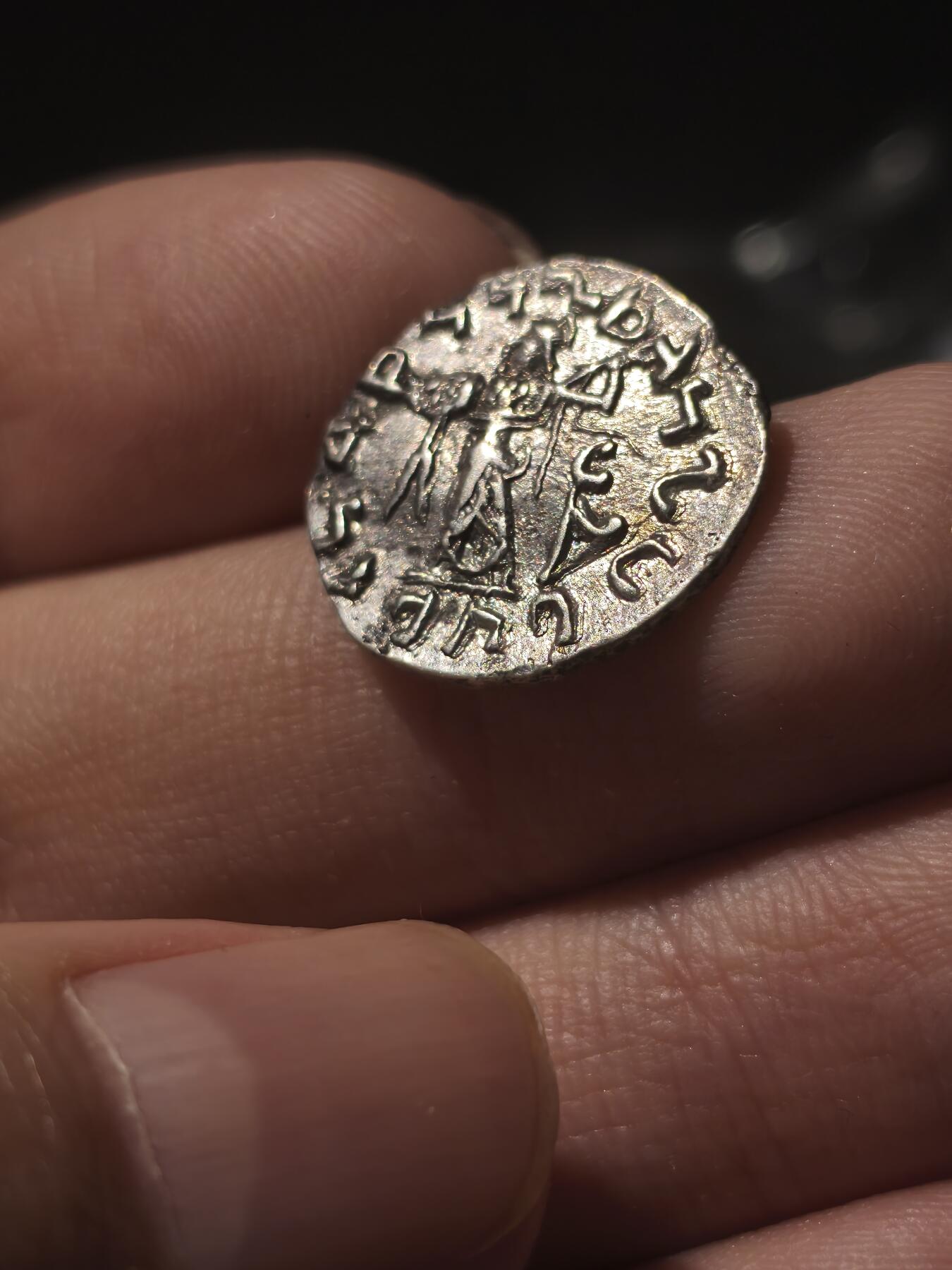 星盘世界钱币《穿越千年时光来到你的藏匣 》--5.9全球珍币拍卖夜 阿波罗多托斯二世 印度希腊 160-145BC 正面:阿波罗多托斯头戴希腊束发带 背面:雅典娜持盾