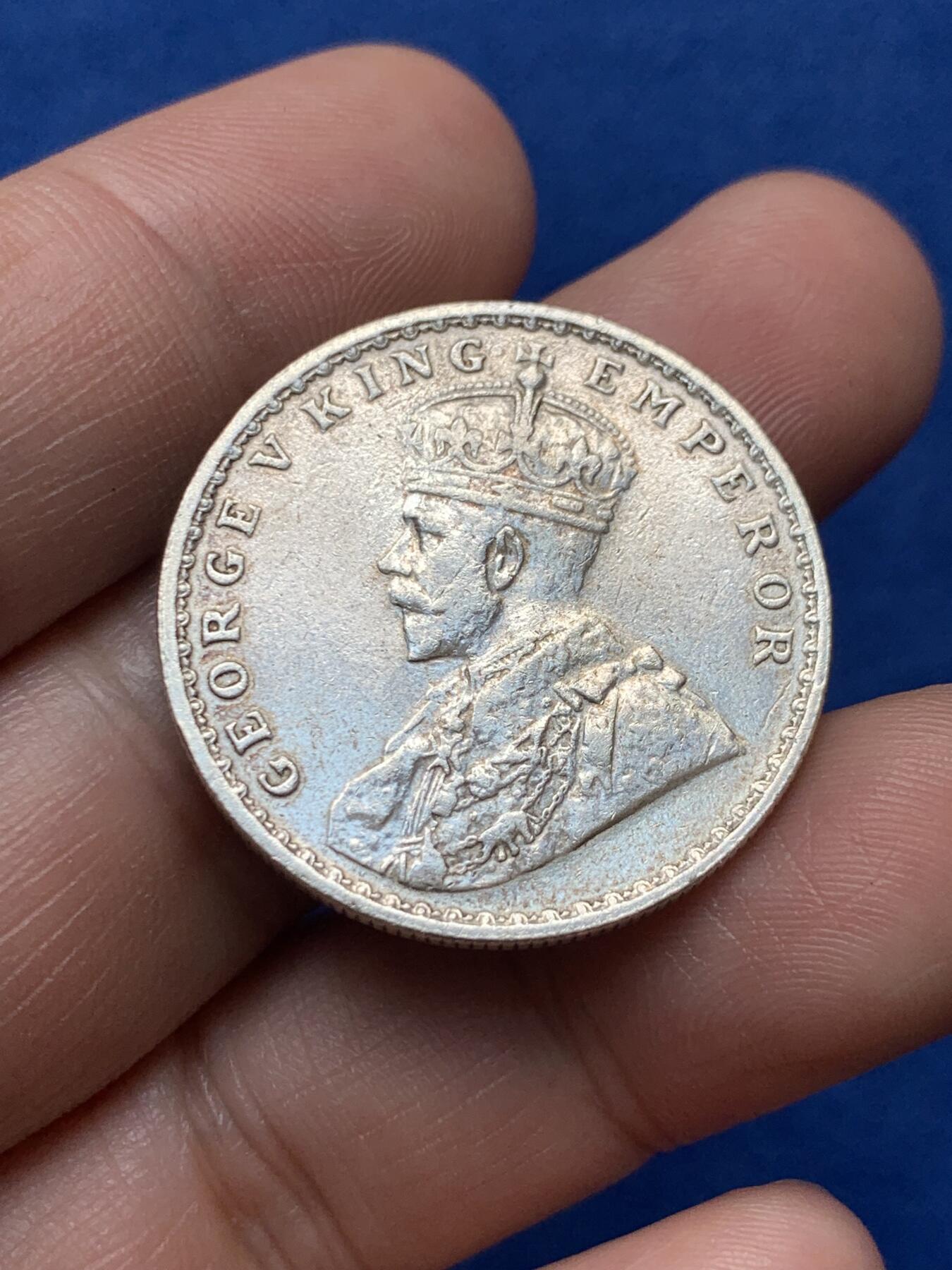 《竞宝斋》第378场 周日，周一 2场连拍 （全场包邮） 两枚一组 乔治五世印度1卢比 一枚1913年，一枚1917年。