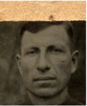 苏联勋章奖章5月8日晚上九点结束在麦稀奇 找不到的加我qq或者微信都是184277308备注苏章拍卖。最好加微信群每次都会通知还有提前可以一口价的 最近会持续拍卖一些东西。 苏联二战红星勋章 611769 早期 六位数 好品无磕碰 有几个划痕 Геращенко Иван Филиппович 少尉 122独立筑路营排指挥员 42年早期多次负伤 得到的这枚红星 