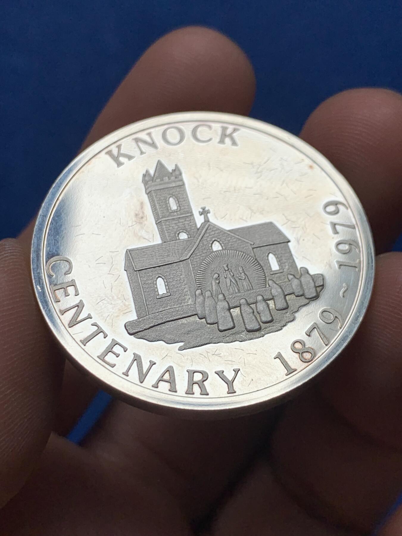 《竞宝斋》第378场 周日，周一 2场连拍 （全场包邮） 1979年爱尔兰教皇百年响钟一盎精制司纪念银章，原盒。少见品种。31克，38mm。