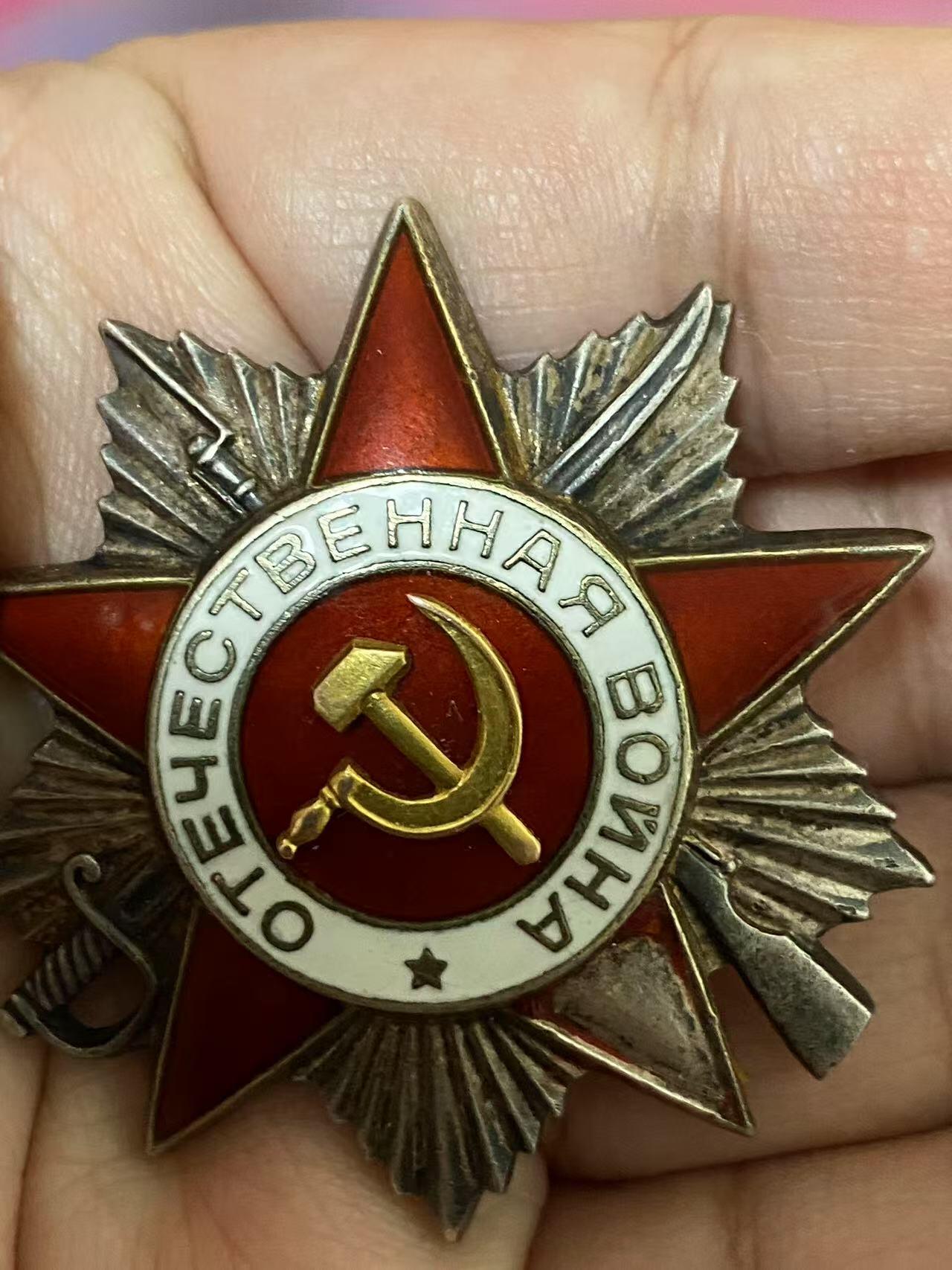 苏联勋章奖章5月8日晚上九点结束在麦稀奇 找不到的加我qq或者微信都是184277308备注苏章拍卖。最好加微信群每次都会通知还有提前可以一口价的 最近会持续拍卖一些东西。 苏联二级为国勋章 523097 坦克连连长 右下角珐琅磕碰 党徽原配无改动 版本非常好 Филатов Владимир Федорович 51独立坦克团连指挥员 44.6.24，突破了敌军第一和第二道战壕防线，深入2公里，消灭反坦克炮6门，掩体连同守军3个，机枪火力点7个，弹药库4座，敌军官兵约60人。 他本人消灭了1门反坦克炮、1个机枪火力点和敌军官兵约10人。