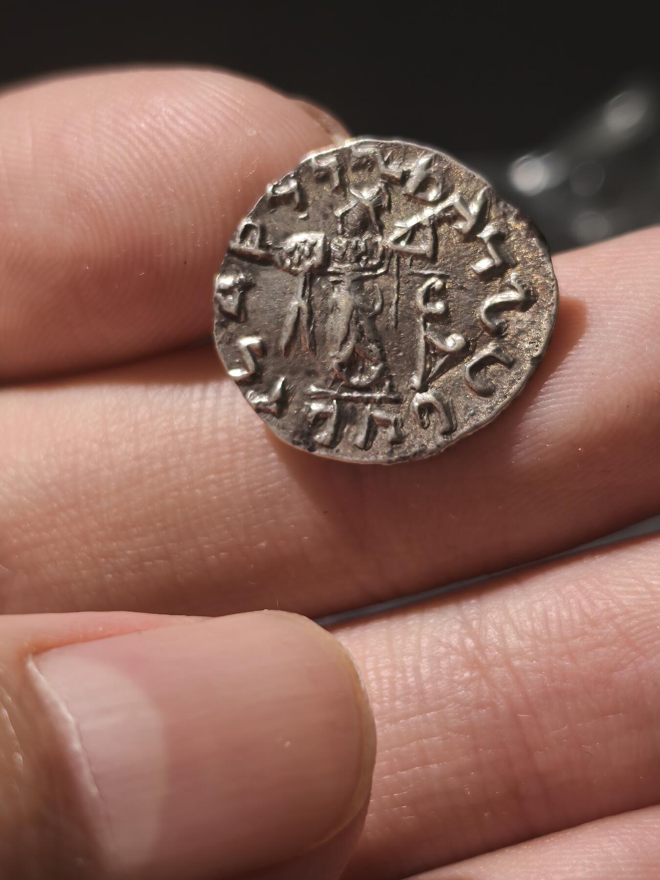 星盘世界钱币《穿越千年时光来到你的藏匣 》--5.9全球珍币拍卖夜 阿波罗多托斯二世 印度希腊 160-145BC 正面:阿波罗多托斯头戴希腊束发带 背面:雅典娜持盾