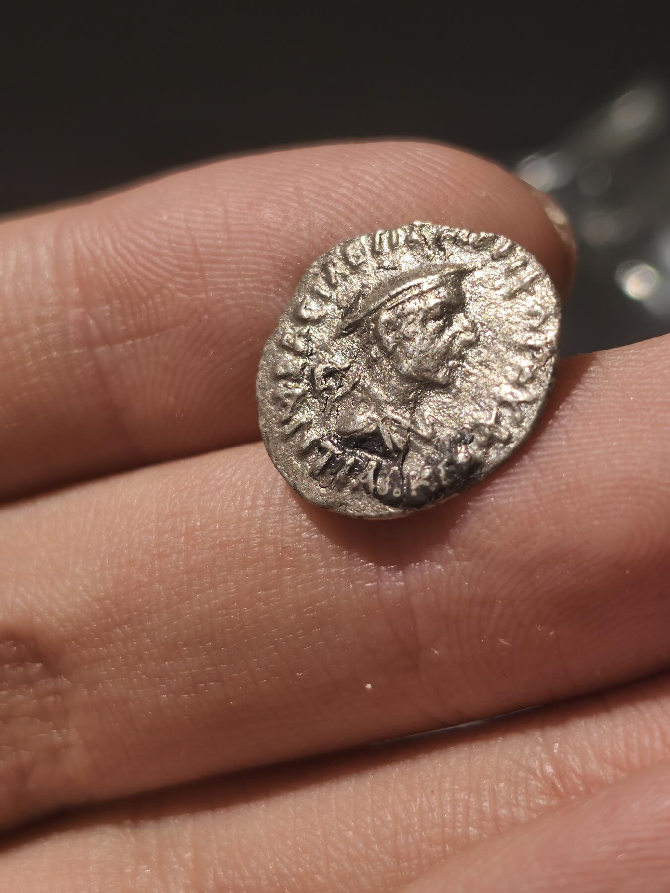 星盘世界钱币《穿越千年时光来到你的藏匣 》--5.9全球珍币拍卖夜 安提亚基达斯 印度希腊 115.B.C.一95.B.C. 背:宙斯手托奈基女神，面对亚洲象