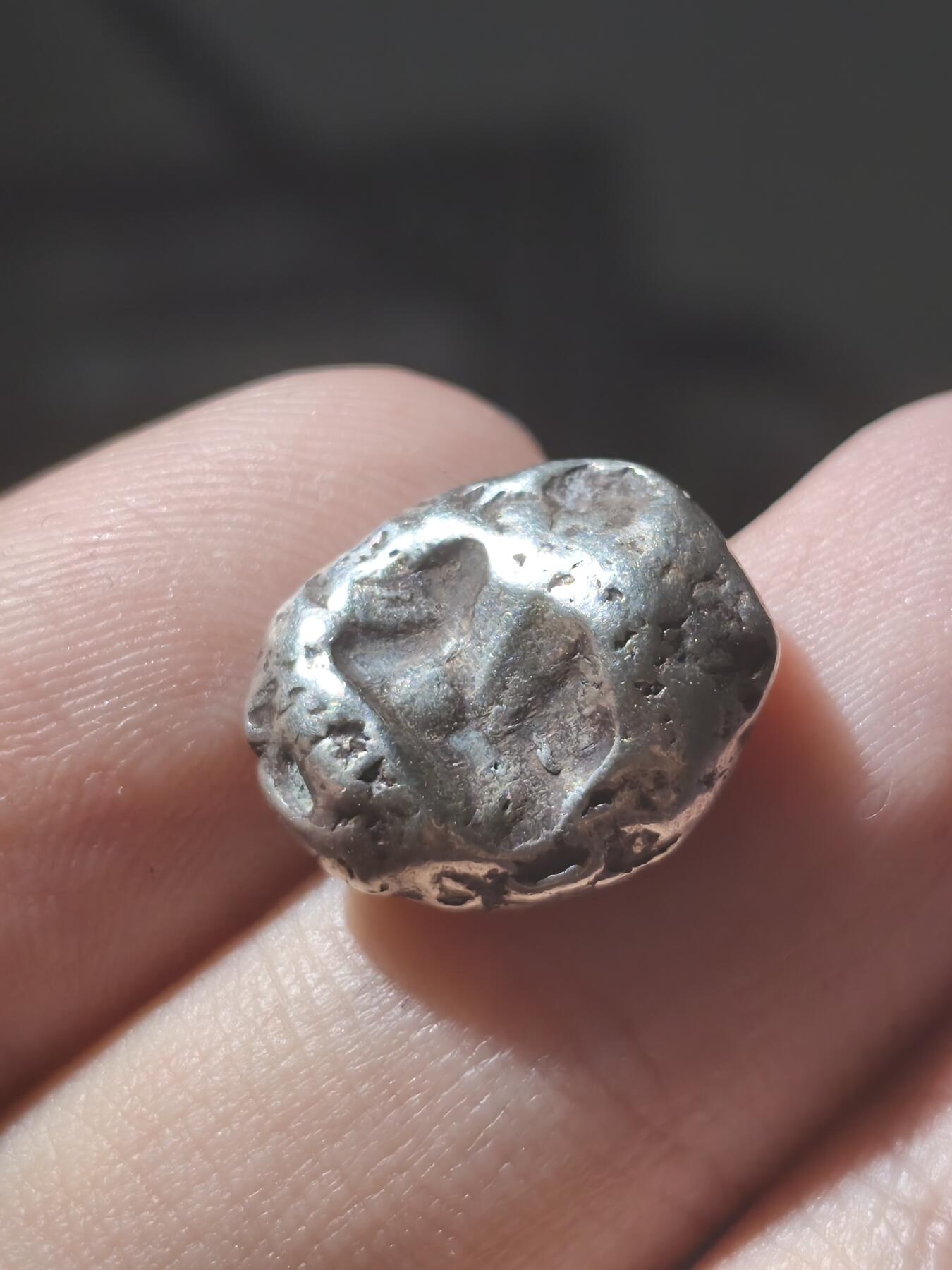 星盘世界钱币《穿越千年时光来到你的藏匣 》--5.9全球珍币拍卖夜 兽人王国！蛮族铸造的波斯西格罗斯银币，非常少见的版别品相很好，同类最好品相了，这个太难得了，正面跟兽人一样😅