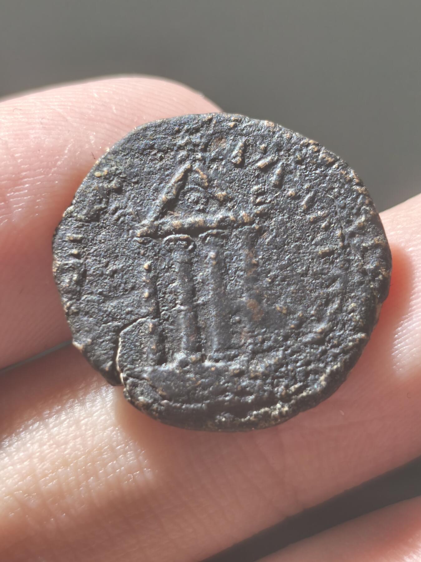 星盘世界钱币《穿越千年时光来到你的藏匣 》--5.9全球珍币拍卖夜 重器！超级少见的克劳狄神庙铜币，背面是马尔斯神庙，克劳迪铜币本来就少，而且这个是马尔斯神庙的，更加稀少，RR+非常好的标本