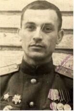 苏联勋章奖章5月8日晚上九点结束在麦稀奇 找不到的加我qq或者微信都是184277308备注苏章拍卖。最好加微信群每次都会通知还有提前可以一口价的 最近会持续拍卖一些东西。 苏联二战二级为国勋章 362752 顶角磕碰 其他还好 版本很好 背后有星芒  Лунга Николай Дмитриевич 上尉 998独立通讯营司令部连指挥员 铺设线路获得 没登记卡 有序列