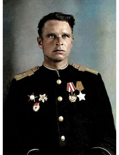 苏联勋章奖章5月8日晚上九点结束在麦稀奇 找不到的加我qq或者微信都是184277308备注苏章拍卖。最好加微信群每次都会通知还有提前可以一口价的 最近会持续拍卖一些东西。 苏联双二战红旗+三光联排 空中射手 伊尔2 苏联英雄称号转发红旗 Ежов Тимофей Васильевич  两个红旗都有一个角珐琅磕碰 和一些小蹭皮 三光下部珐琅左上角小磕碰 战功最好的主体三个章是这个联排，可惜红星和二级已经不知去向。详细的参考咸鱼介绍