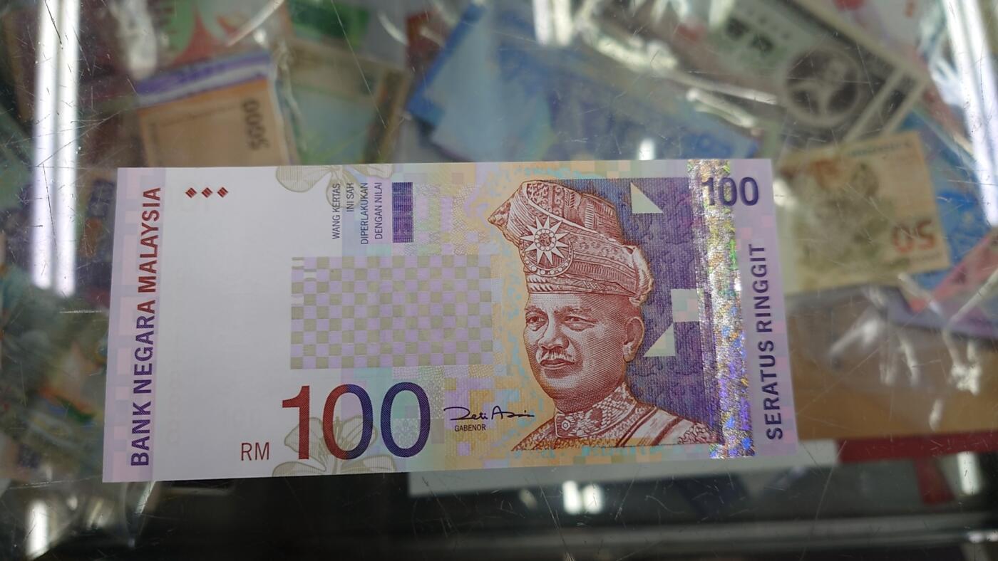 【世界钱币】微拍第177期暨2025年第16期  多款新老库存低价起拍 2001年马来西亚100林吉特 全新绝品无斑豹子号888