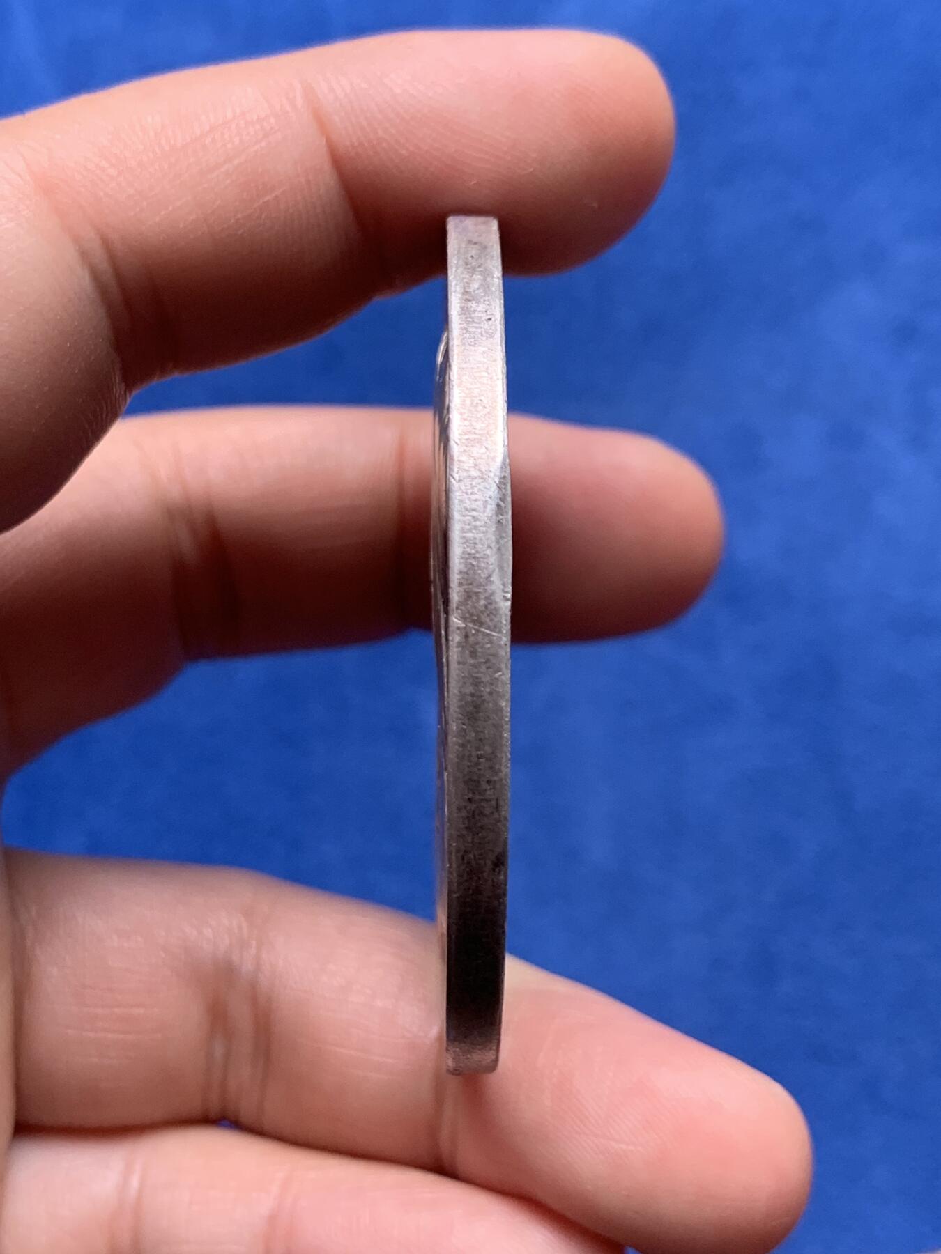 《竞宝斋》第378场 周日，周一 2场连拍 （全场包邮） 英国1897年 维多利亚登基60周年纪念大银章 55mm 84.4克 带原盒 细节如图