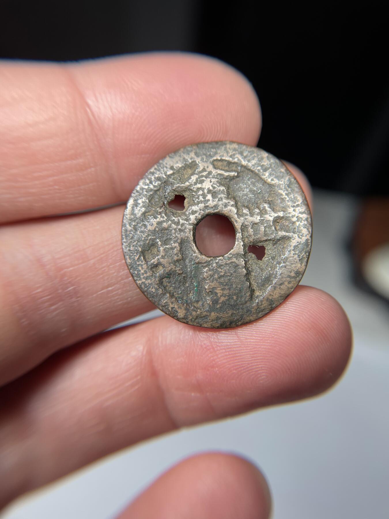 2025年集古藏今外币拍卖第五期-第1场—（总第231拍），本期古钱币全场包真，拍卖名称未备注的均无补裂翘等缺陷，可以寄存60天，满160元包邮。 稀少琉球国金圆世宝，有孔，声音好，尺寸26.3*1.34