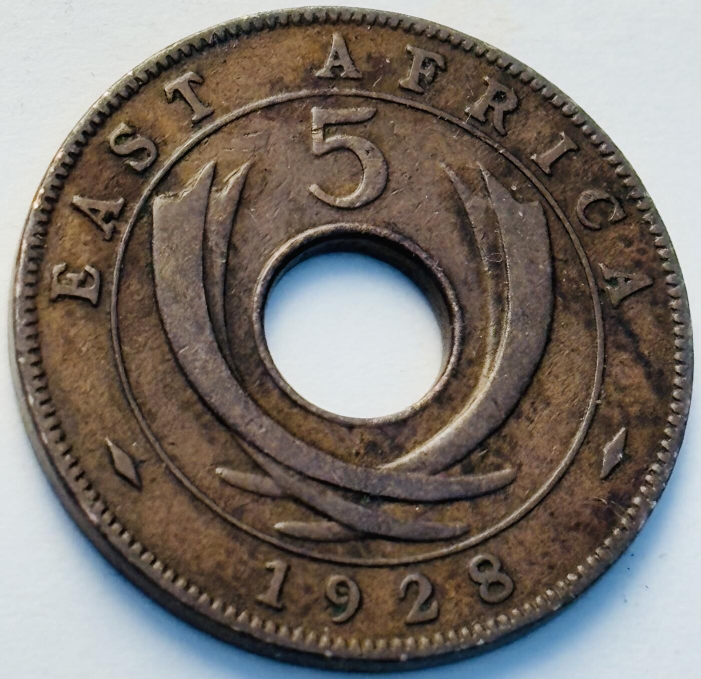 文馨钱币收藏第 242 场，各国古铜币，英系场 少见极美品 1928 年英属东非乔治五世中孔 5 分古铜币