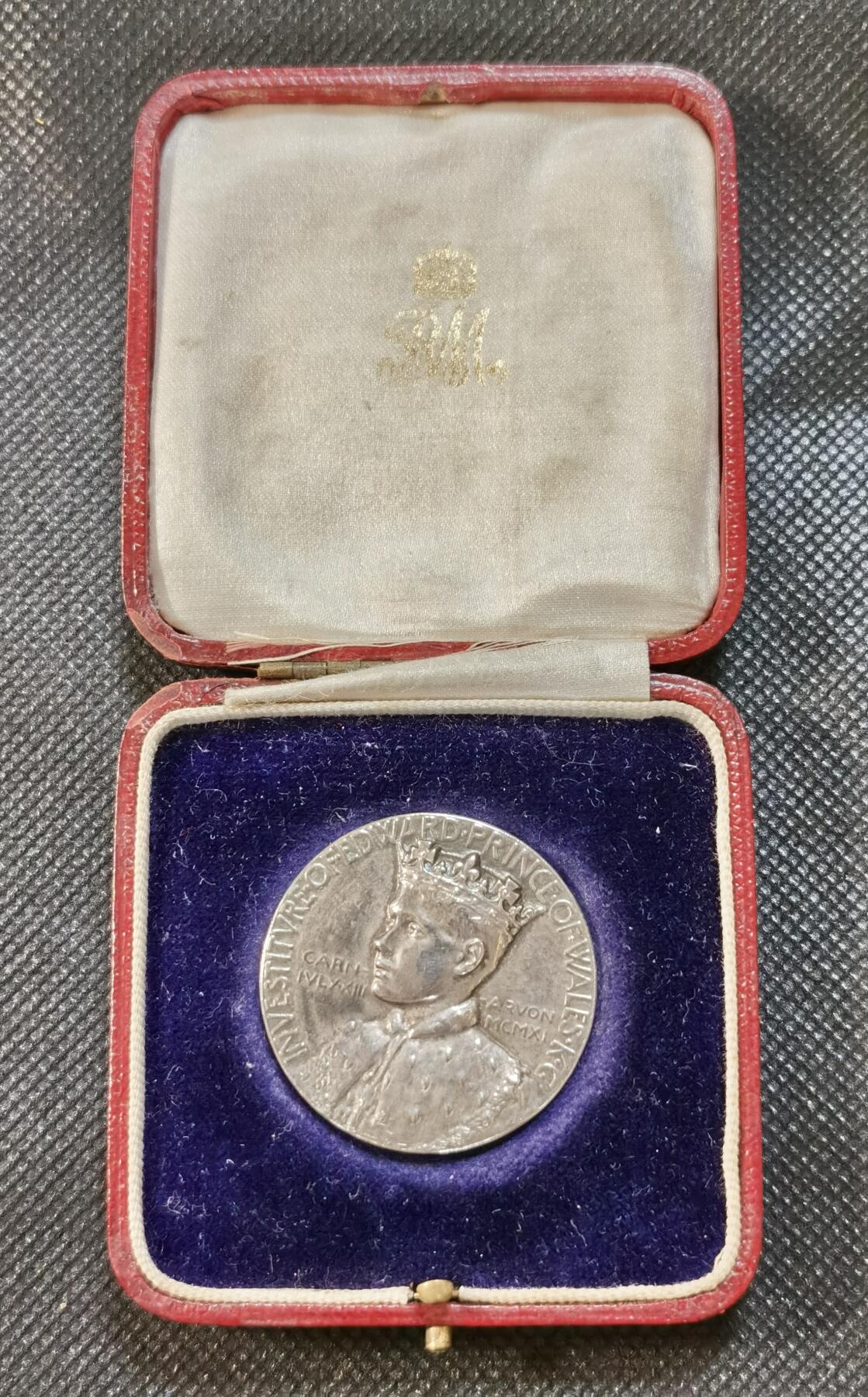  甄臻铺-世界币章拍卖（第16期），送拍享返佣金等优惠多多 1911年英国爱德华八世，威尔士亲王授勋纪念银章！品相完好无瑕疵，直径约34mm，重21克。经典收藏，W. Goscombe John作品，非常有收藏价值！