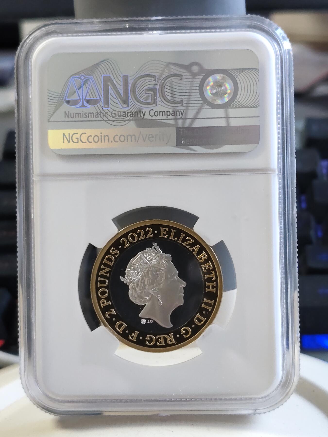 第168期拍卖【长期征集拍品】 英国2022年发行2英镑25周年纪念版局部镀加厚精制银币NGC-PF69原盒证书，925银，24克，发行1425枚