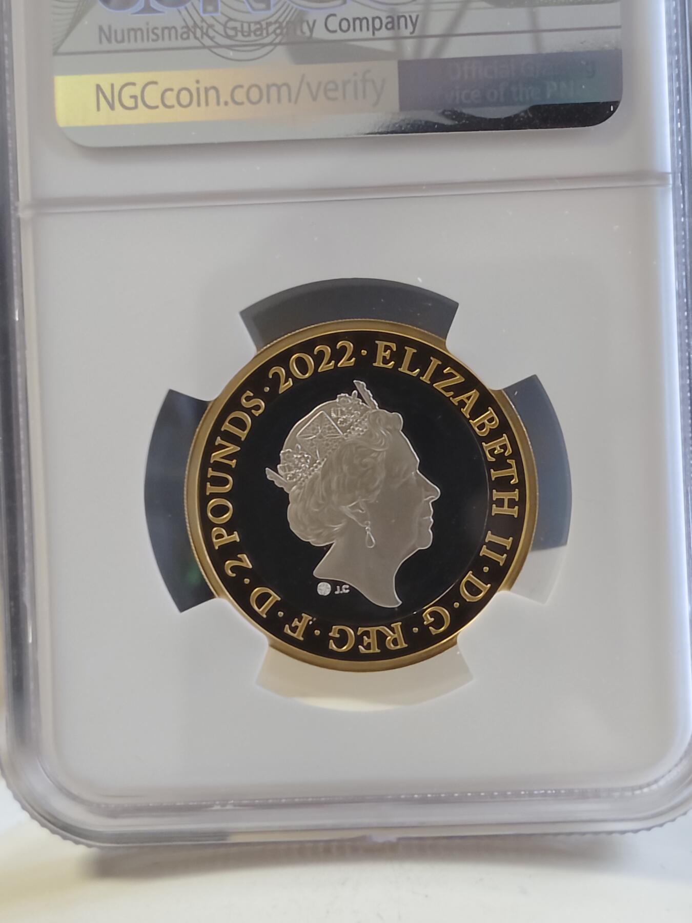 第168期拍卖【长期征集拍品】 英国2022年发行2英镑25周年纪念版局部镀金精制银币NGC-PF70原盒证书，925银，12克，发行2525枚