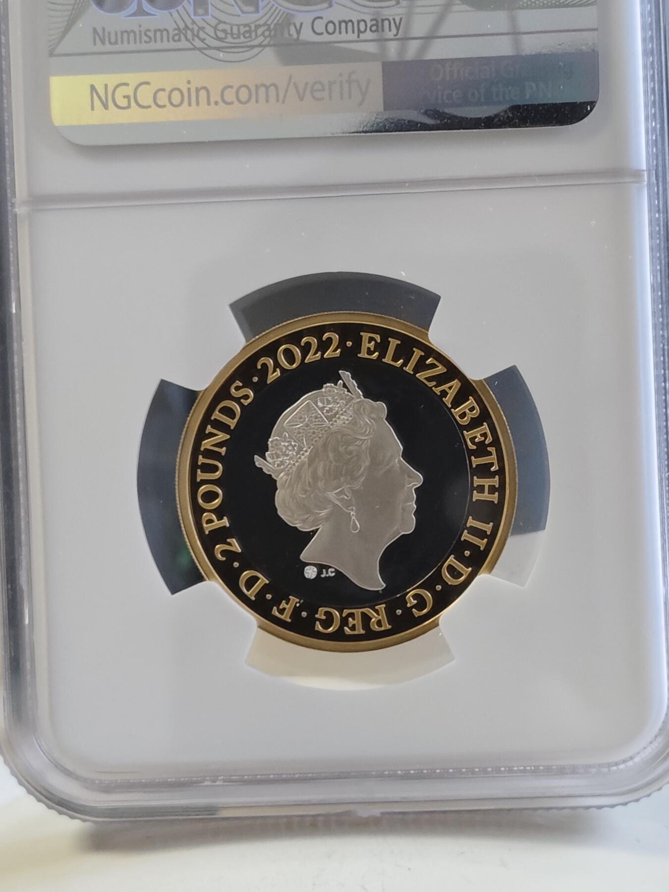 第168期拍卖【长期征集拍品】 英国2022年发行2英镑25周年纪念版局部镀金精制银币NGC-PF70原盒证书，925银，12克，发行2525枚