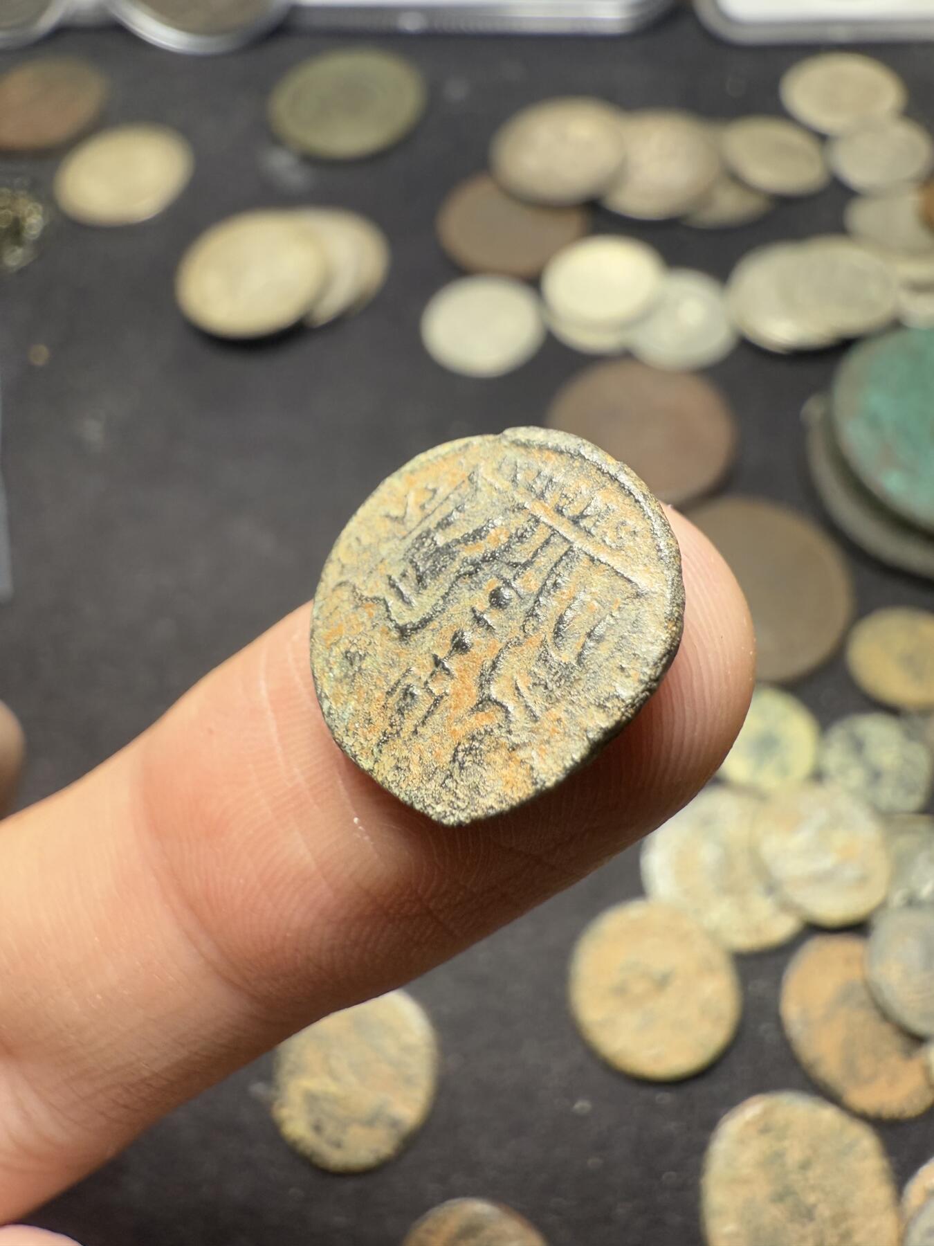 南宋泉阁俄币 外币 国币 专场第十期【送拍无额外佣金】 古罗马 公元337-340年 君士坦丁二世小铜币 士兵守护军旗 细节还不错 好品