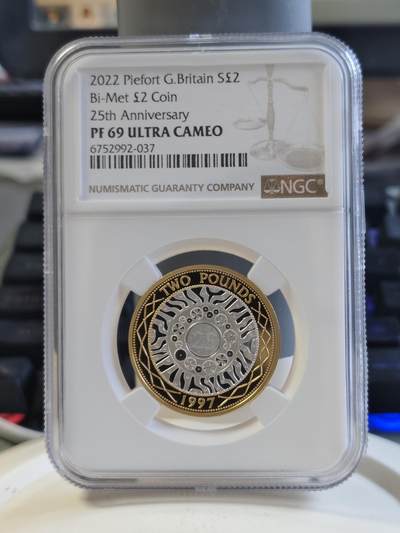 第168期拍卖【长期征集拍品】 - 【海宁潮】英国2022年发行2英镑25周年纪念版局部镀加厚精制银币NGC-PF69原盒证书，925银，24克，发行1425枚