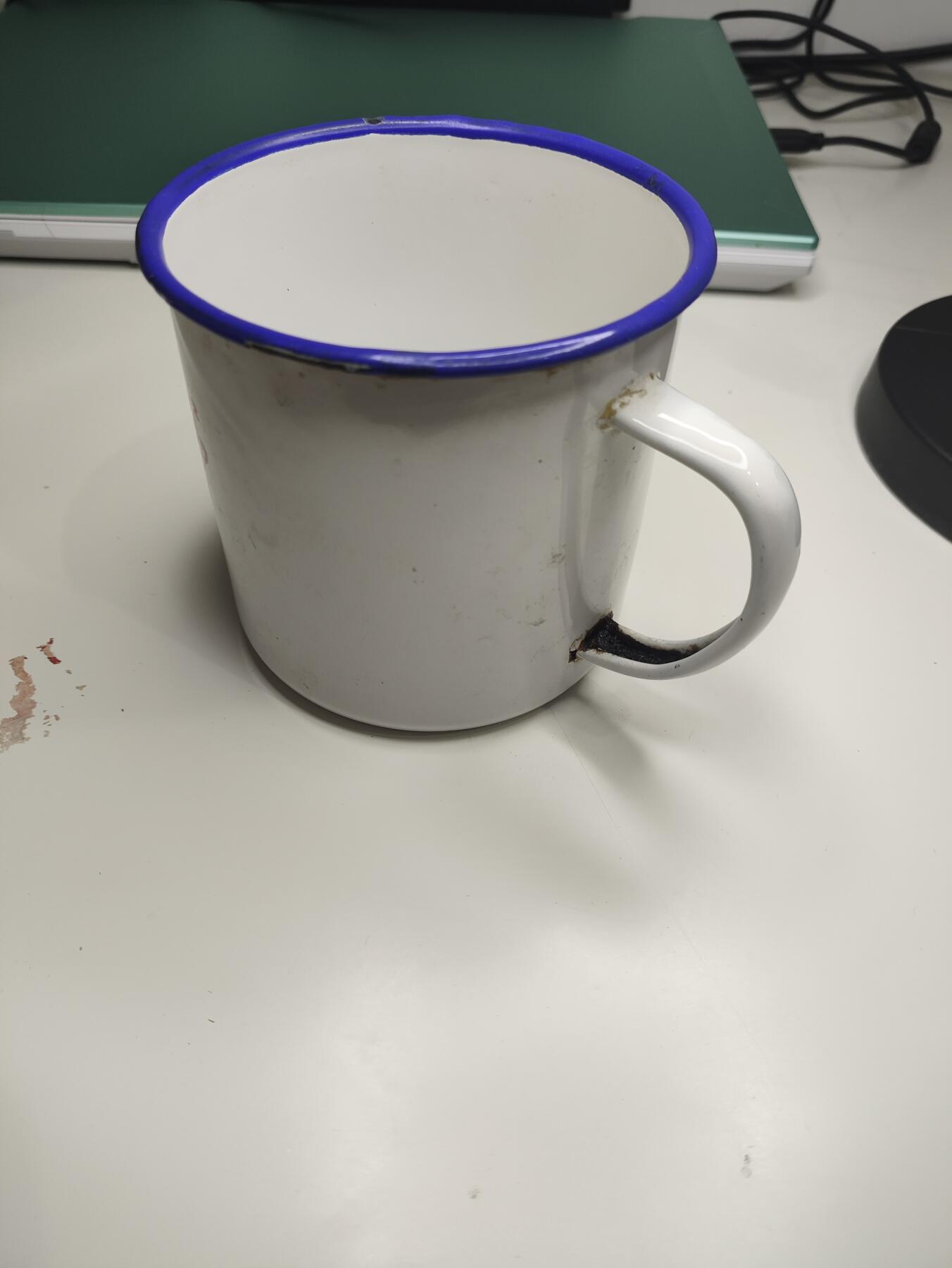 新时代收藏徽章红藏拍卖(第十六场) 欧战胜利日快乐 对越两山轮战老兵纪念水杯一个 下面有一小块损坏