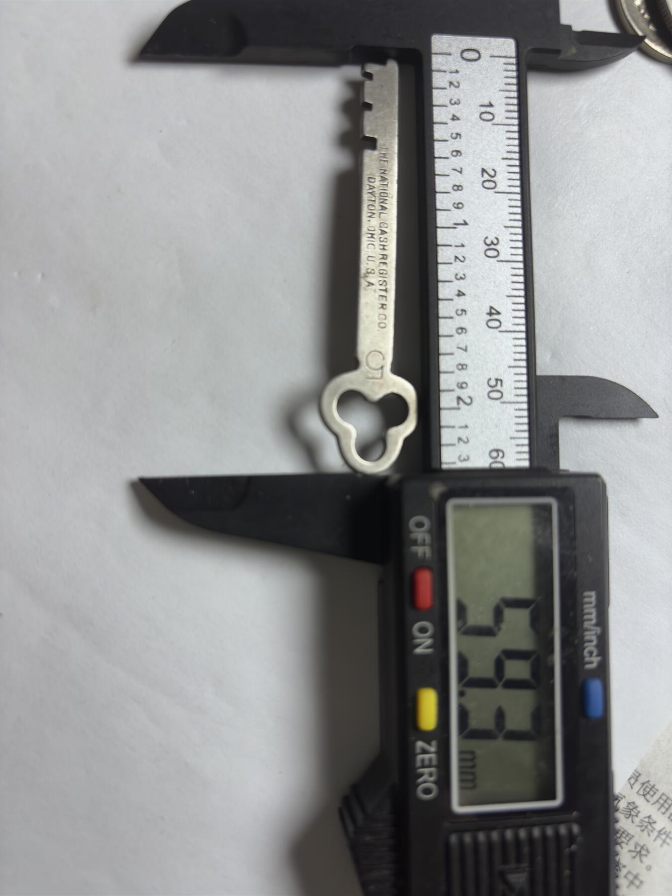 文馨钱币收藏第 244 场，各国古铜币，英系场，寄存时间为 2 个月，请悉知 美国国家现金登记公司钥匙，是不是保险柜的我就不知道了