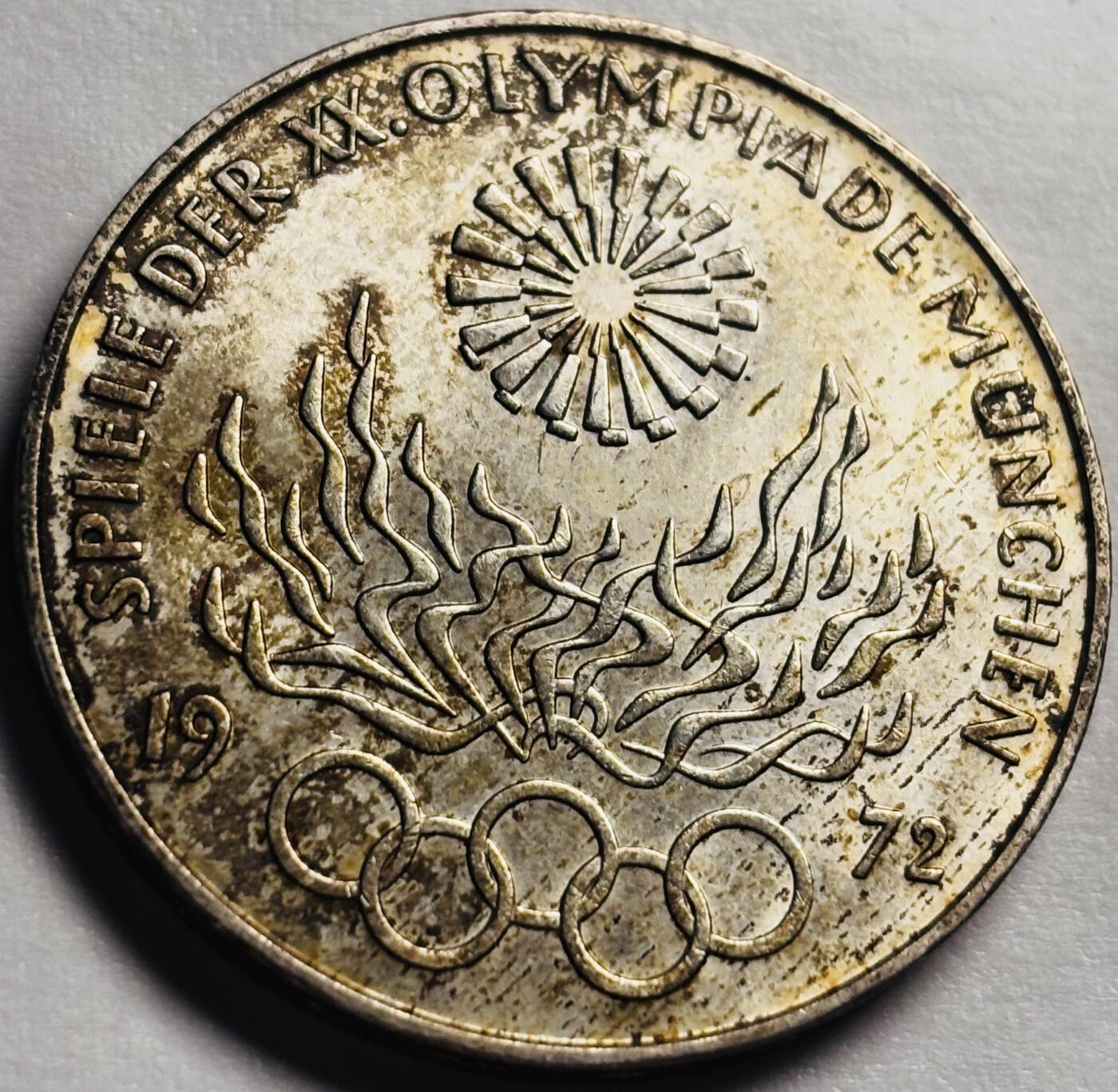 文馨钱币收藏第 244 场，各国古铜币，英系场，寄存时间为 2 个月，请悉知 原光品相 1972 年德国慕尼黑奥运会 10 马克大银币