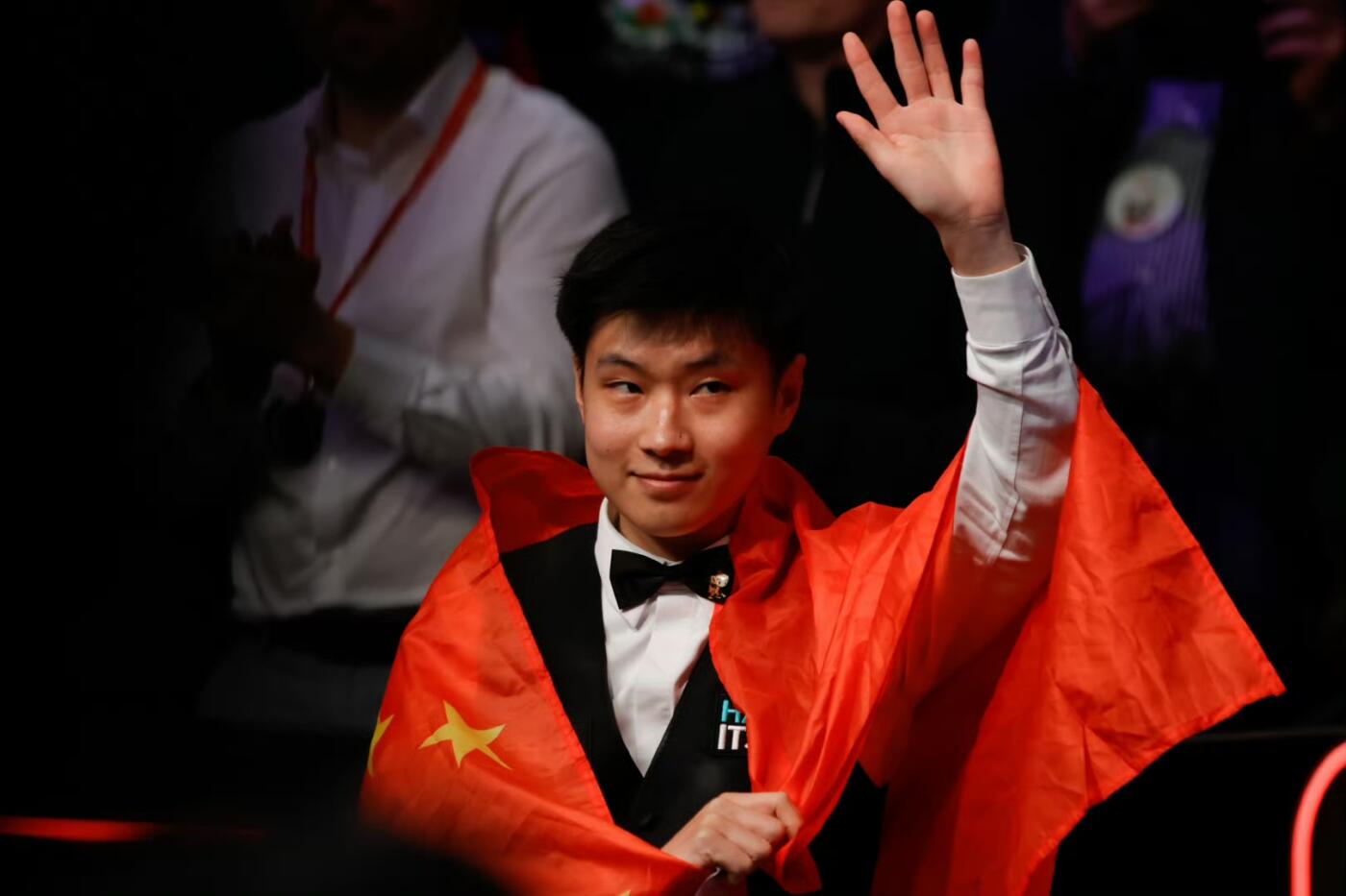零元拍：斯诺克世锦赛新科冠军赵心童亲笔签名雅乐美RRO CUP水晶母球TV BALL ，而且是特别完美的签名！🎱