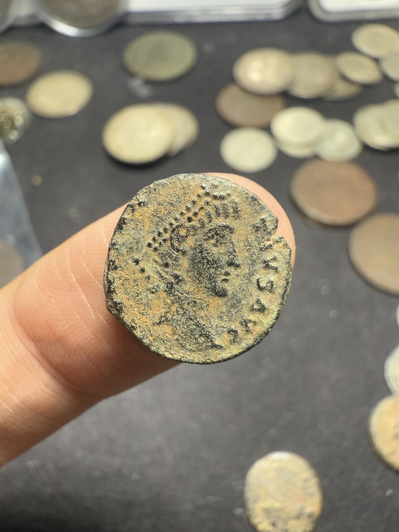 南宋泉阁俄币 外币 国币 专场第十期【送拍无额外佣金】 古罗马 公元337-340年 君士坦丁二世小铜币 士兵守护军旗 细节还不错 好品