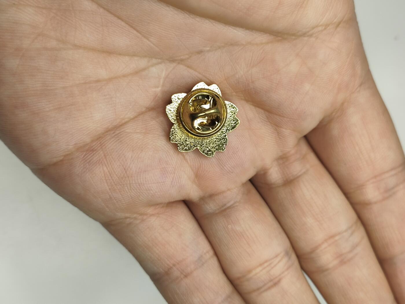 新时代收藏徽章红藏拍卖(第十六场) 欧战胜利日快乐 日本学校小徽章