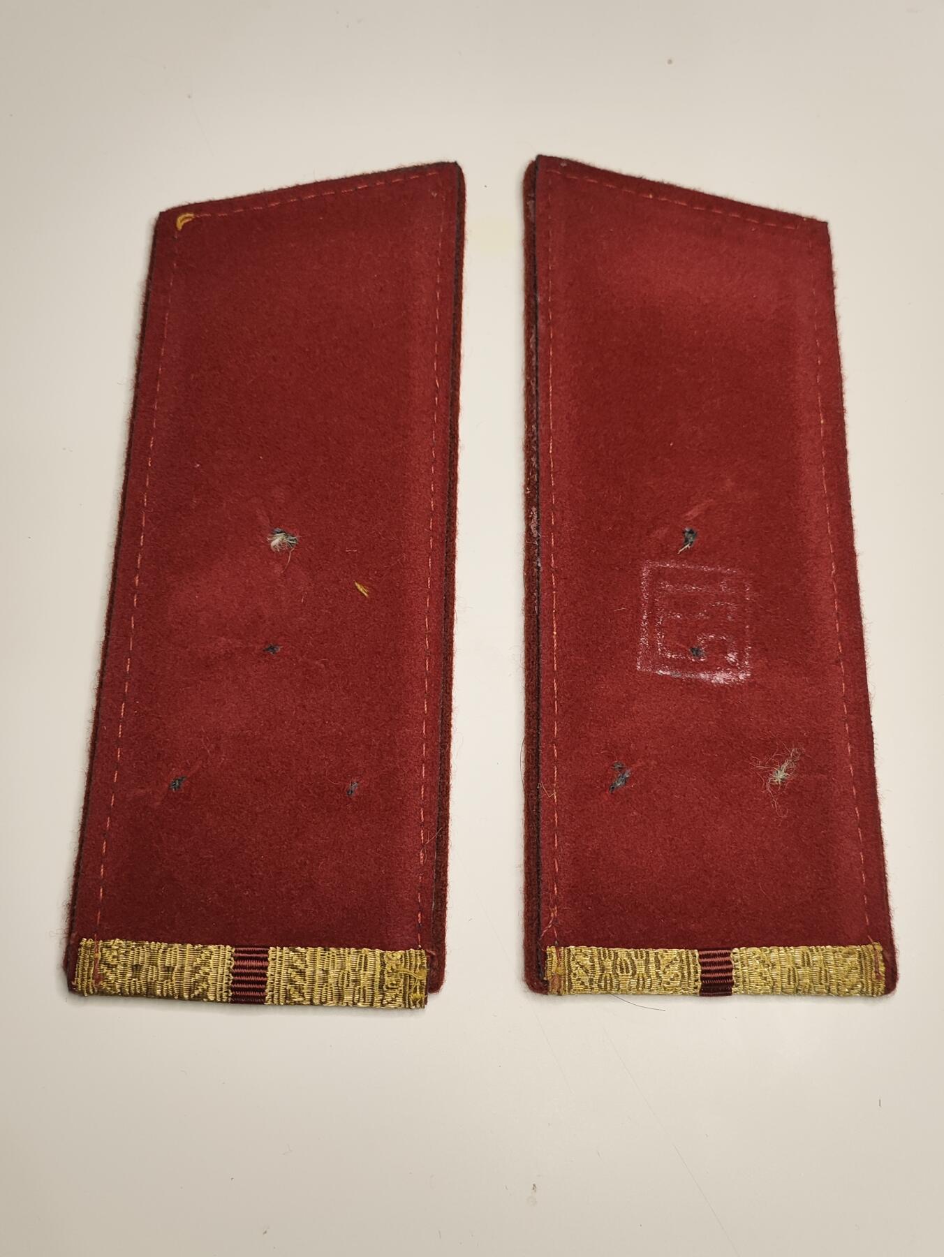 新时代收藏徽章红藏拍卖(第十六场) 欧战胜利日快乐 苏联M69内务部礼服肩章 暗红色内务部使用