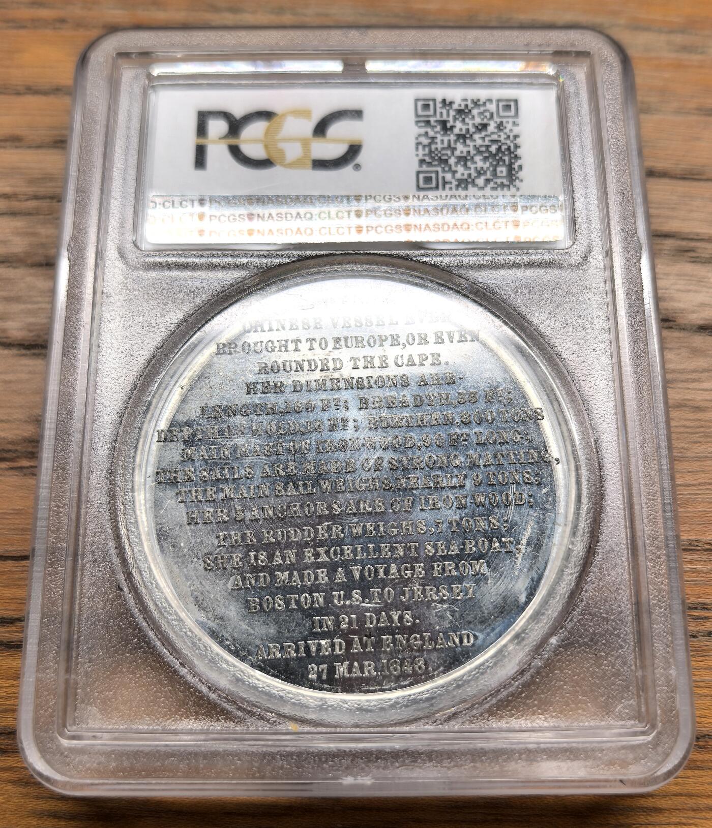 凡希社世界钱币微拍第三百零三期 荐！1848英国耆英号帆船到达伦敦纪念章白色金属PCGS-SP63，纪念中英首航，极佳的艺术欣赏性&珍贵的文物价值！强烈的喷砂结合完美的镜面工艺，所见最佳。外盒正面有一块白斑，建议换盒。（附视频）