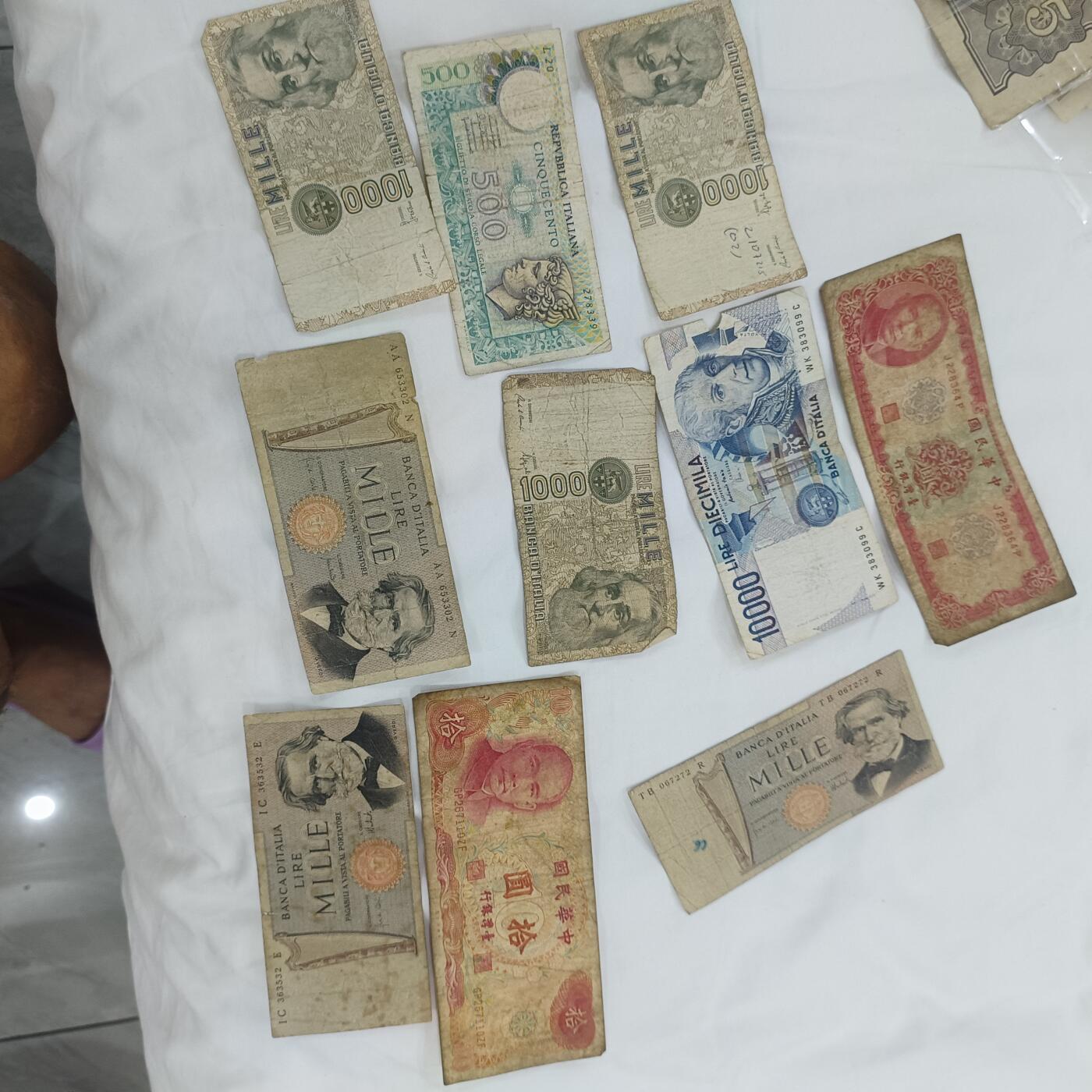泡泡币外币第三十二场可代拍15038385335微信 纸币一堆
