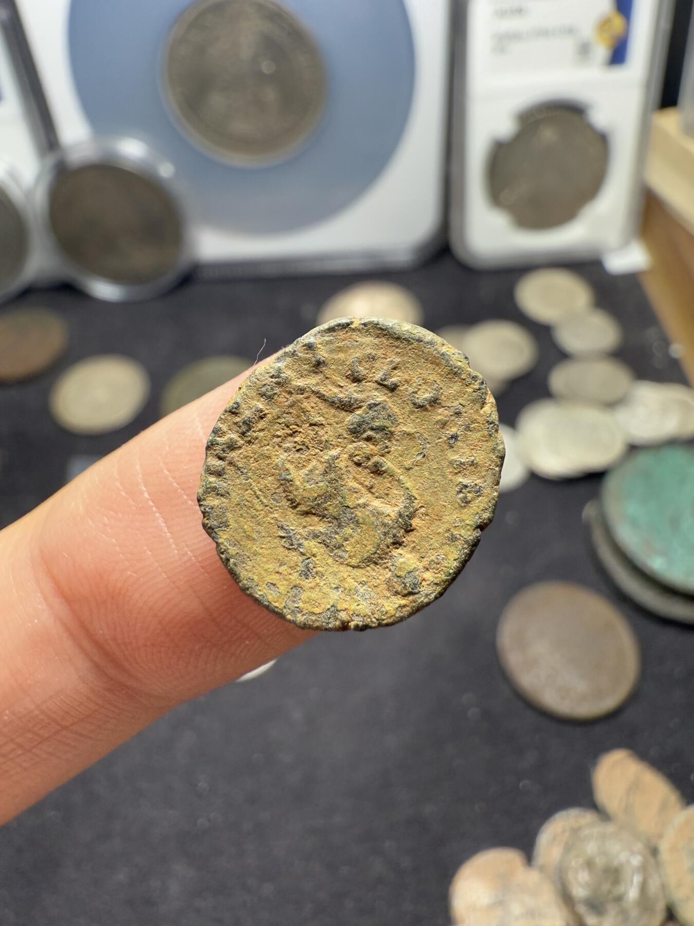 南宋泉阁俄币 外币 国币 专场第十期【送拍无额外佣金】 古罗马 公元337-340年 君士坦丁二世蛮族俘虏小铜币 细节还可以 好品