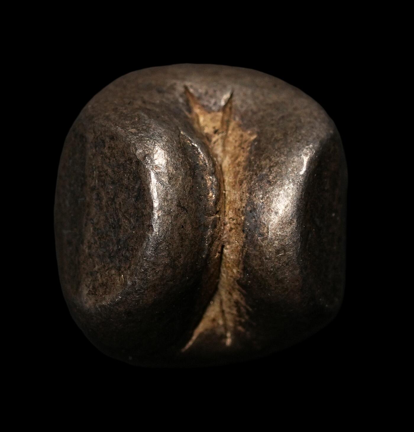 修遠堂世界钱币第六十九期 19世纪泰国子弹币（屁股银锭）7.45g