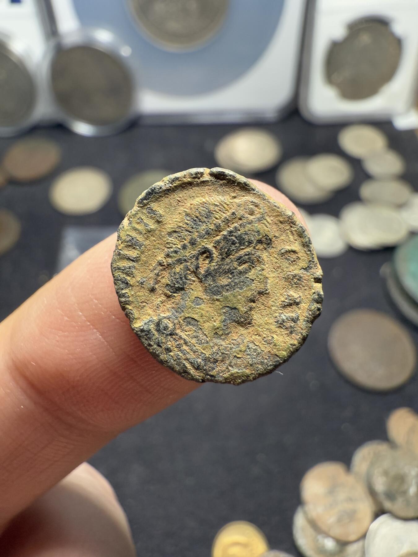 南宋泉阁俄币 外币 国币 专场第十期【送拍无额外佣金】 古罗马 公元337-340年 君士坦丁二世蛮族俘虏小铜币 细节还可以 好品