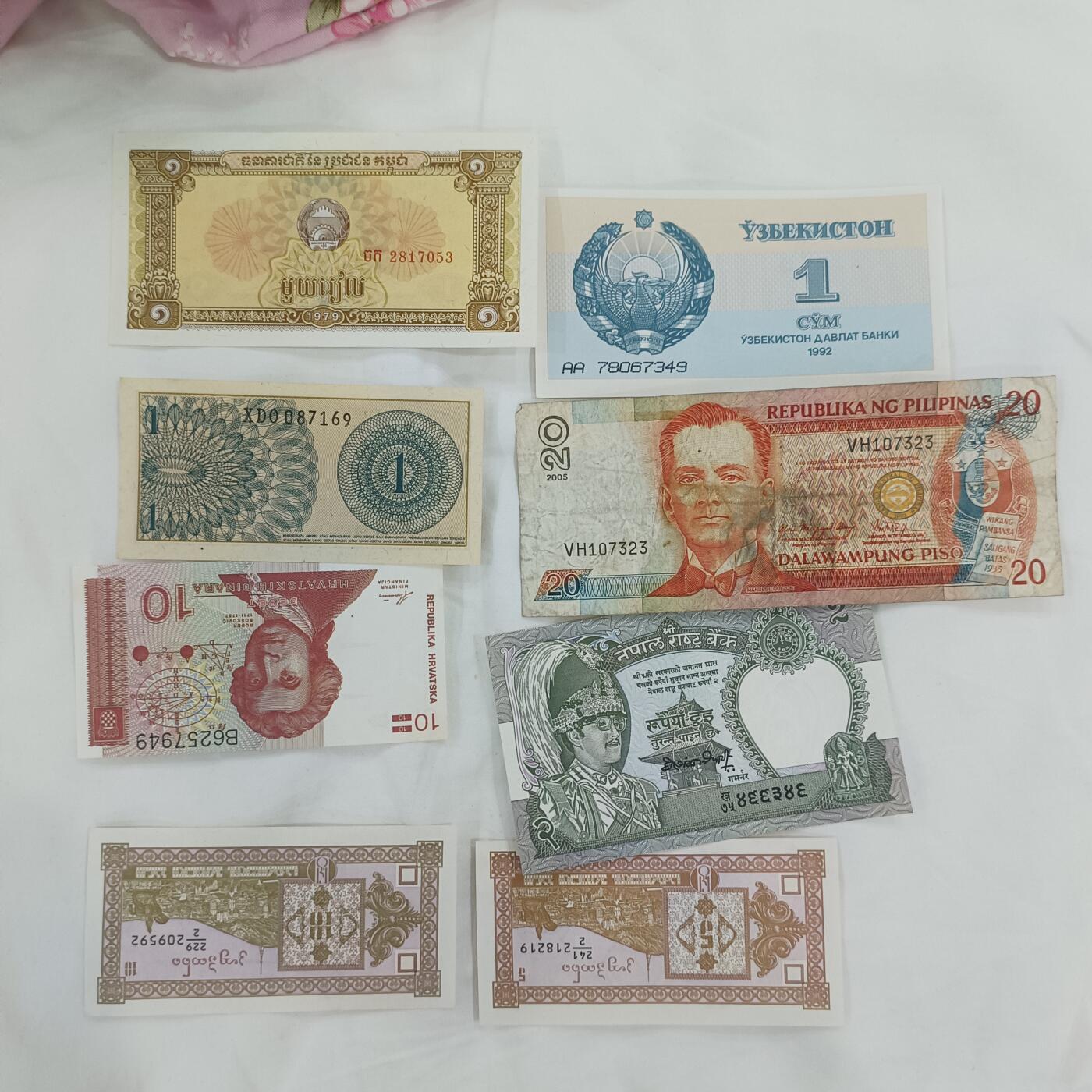 泡泡币外币第三十二场可代拍15038385335微信 纸币一堆