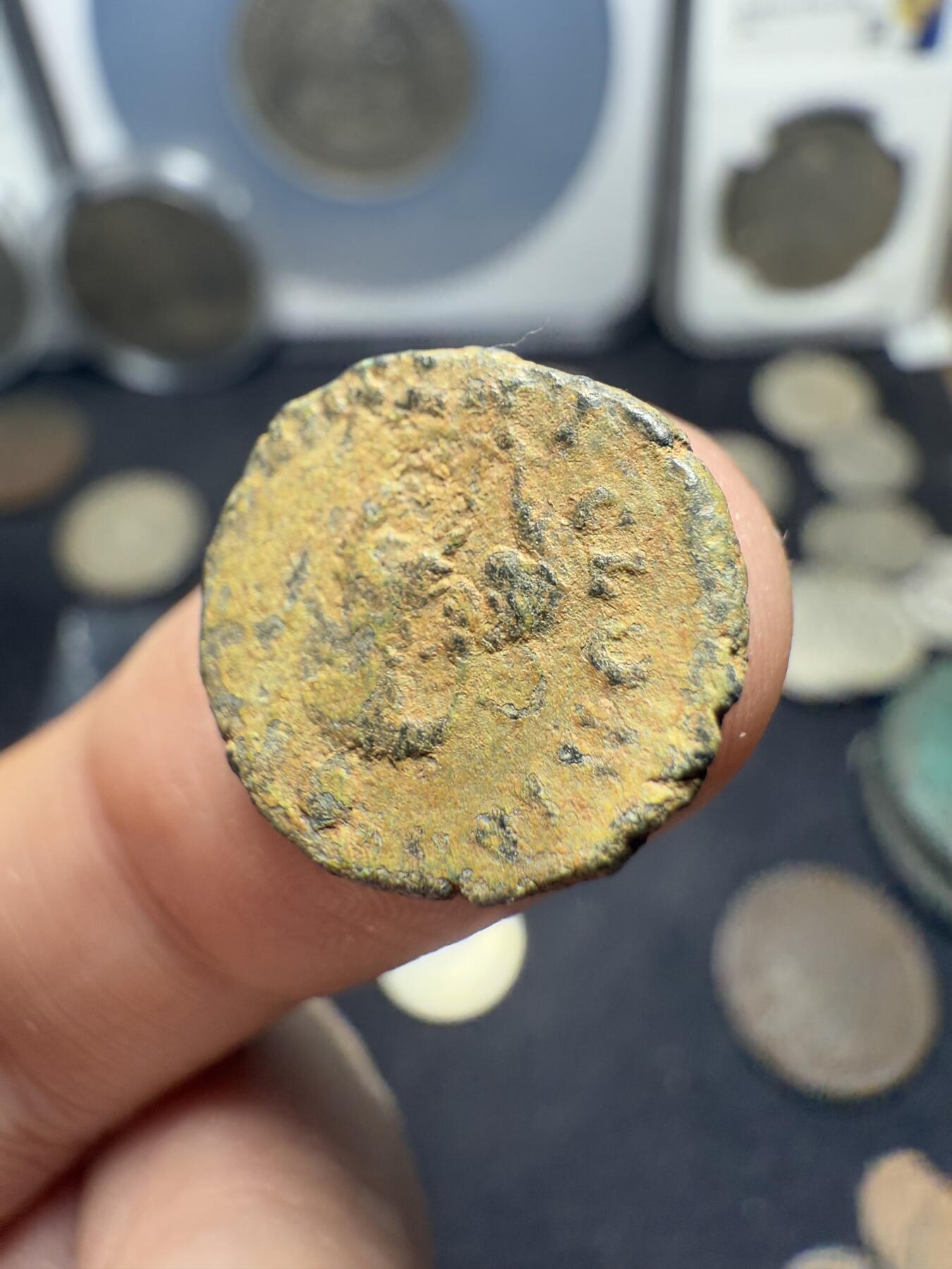 南宋泉阁俄币 外币 国币 专场第十期【送拍无额外佣金】 古罗马 公元337-340年 君士坦丁二世蛮族俘虏小铜币 细节还可以 好品