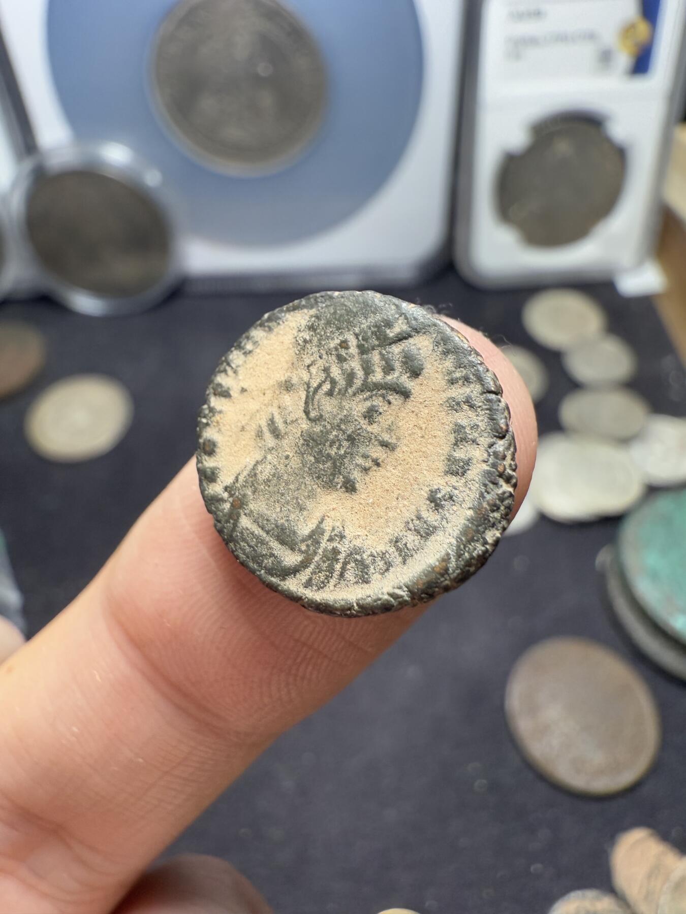 南宋泉阁俄币 外币 国币 专场第十期【送拍无额外佣金】 古罗马 公元337-340年 君士坦丁二世小铜币 士兵守护军旗 细节还不错 好品