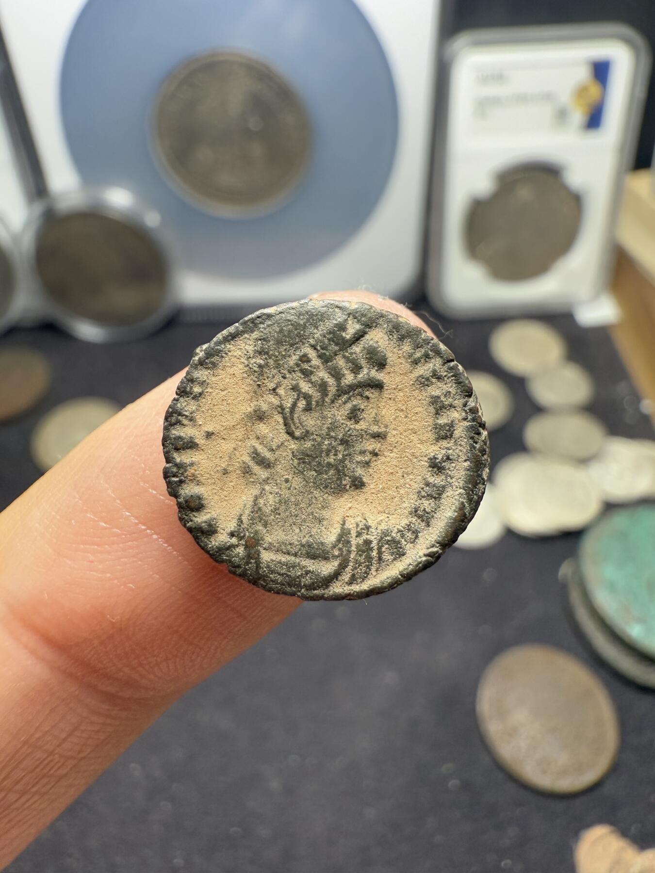 南宋泉阁俄币 外币 国币 专场第十期【送拍无额外佣金】 古罗马 公元337-340年 君士坦丁二世小铜币 士兵守护军旗 细节还不错 好品