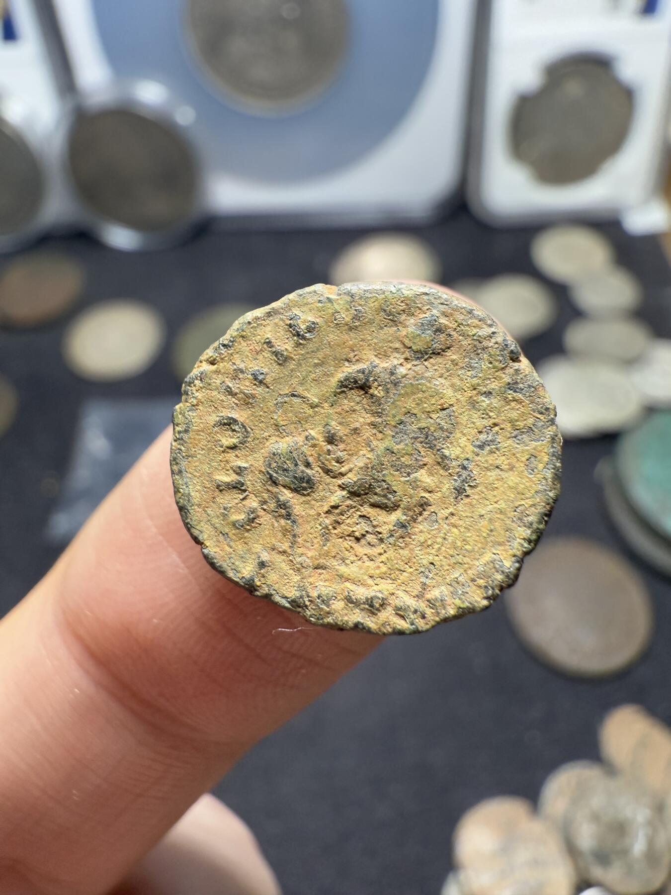 南宋泉阁俄币 外币 国币 专场第十期【送拍无额外佣金】 古罗马 公元337-340年 君士坦丁二世蛮族俘虏小铜币 细节还可以 好品