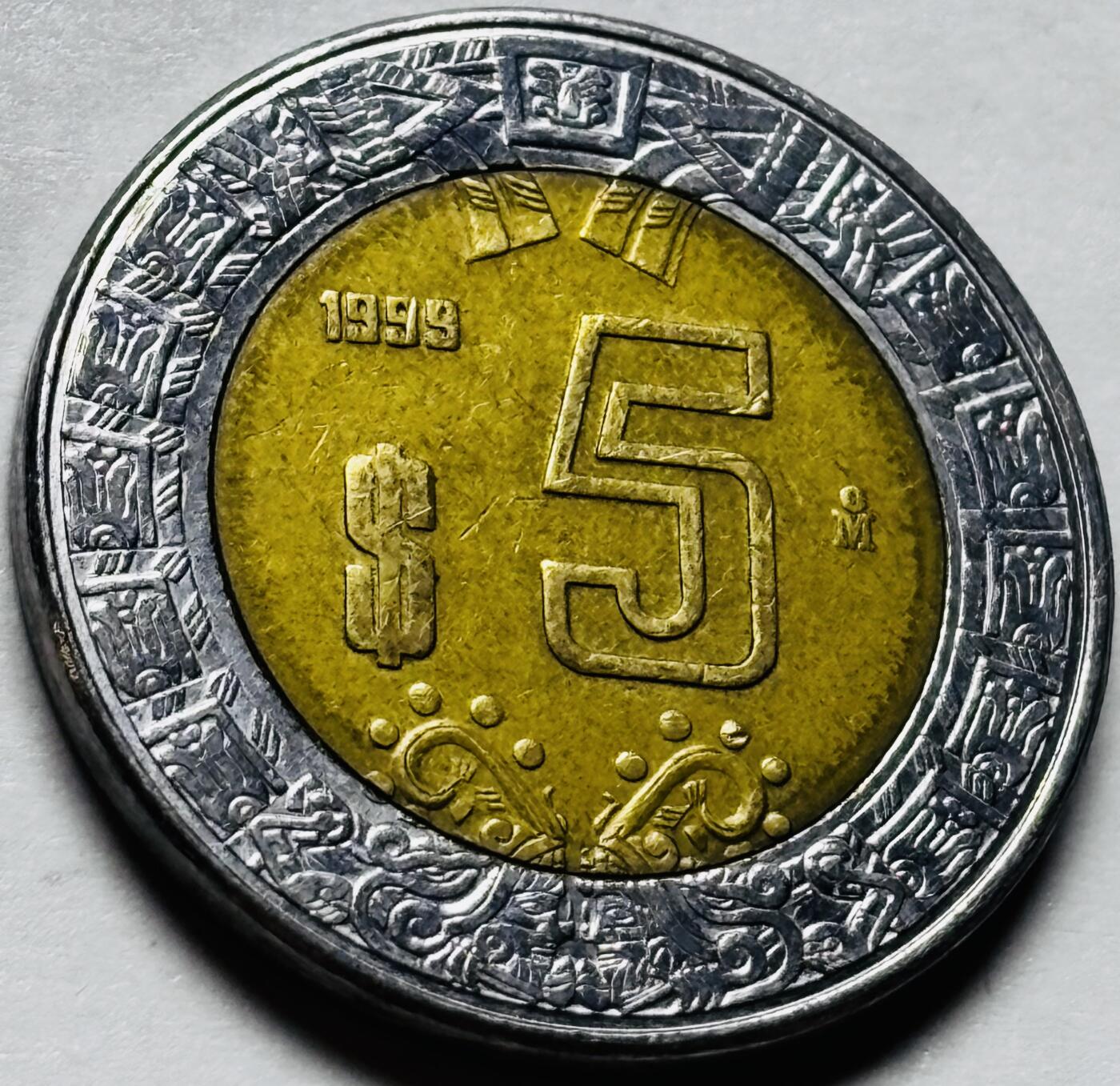 文馨钱币收藏第 244 场，各国古铜币，英系场，寄存时间为 2 个月，请悉知 1999 年墨西哥 5 比索双色币