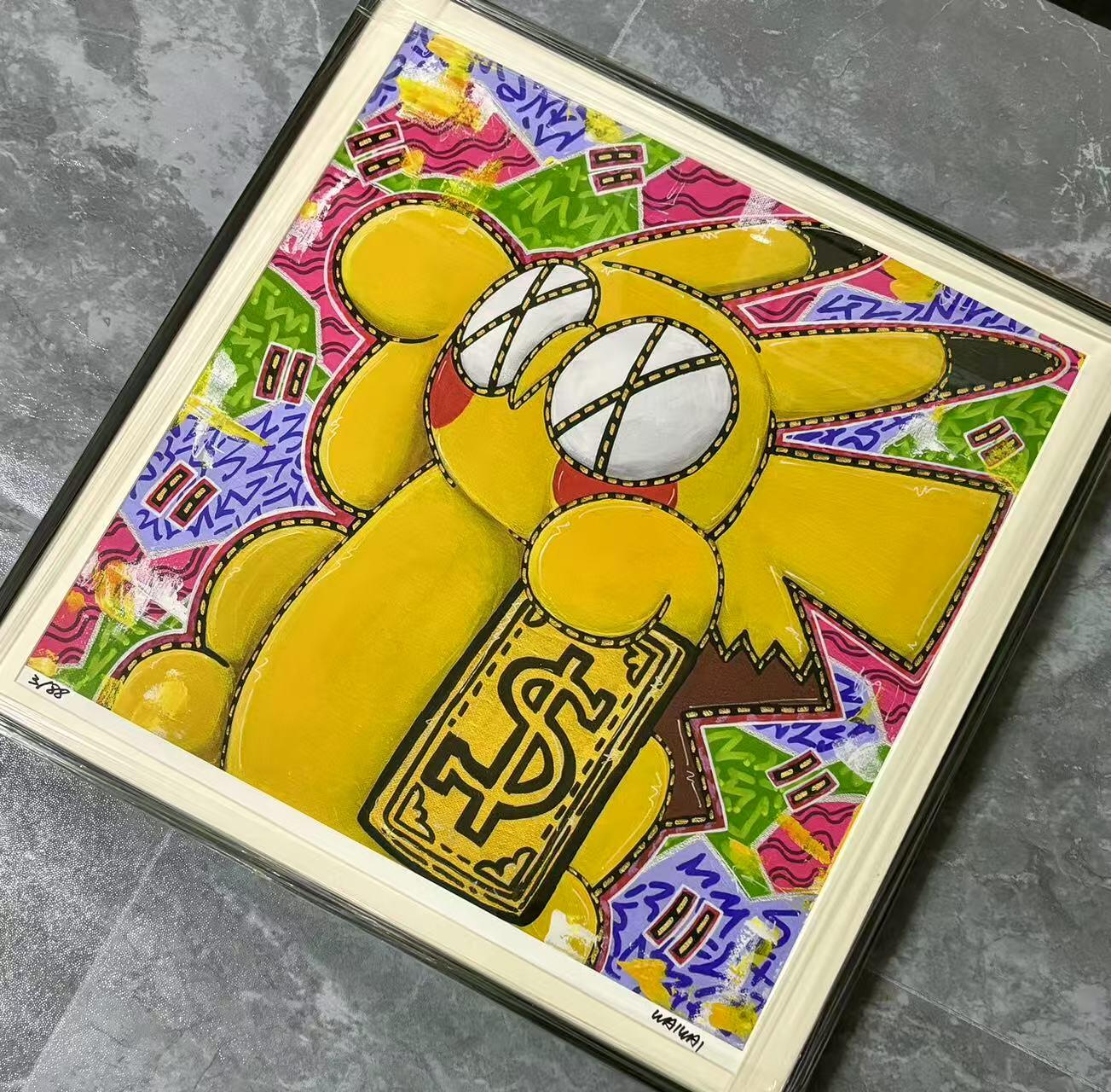 零元拍：歪歪亲笔签名 OWSON 系列作品装饰画《招财皮卡丘》，已做装裱 合金相框尺寸55/55CM。因展品出展，镜框或亚克力可能有轻微划痕，介意勿拍