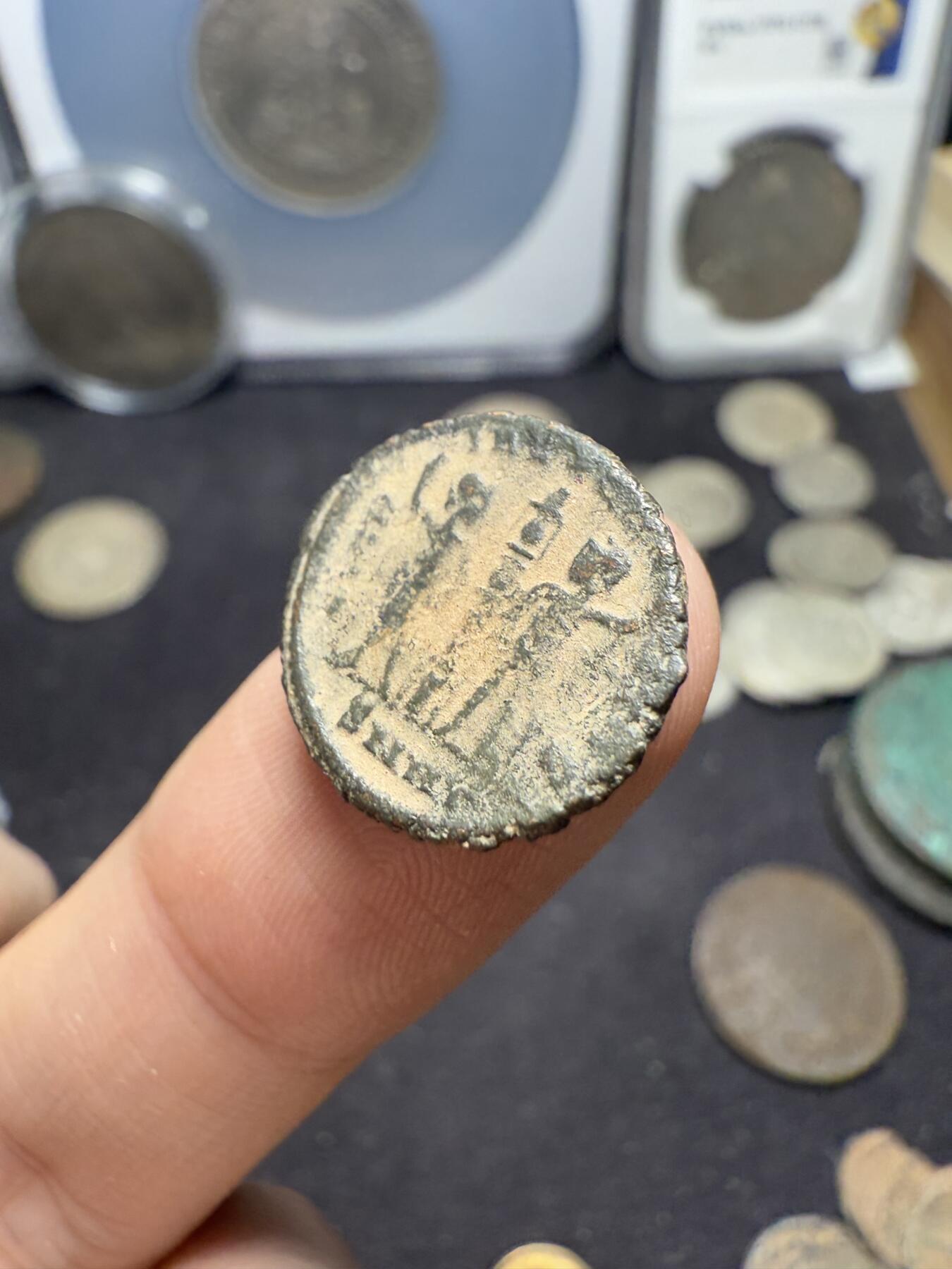 南宋泉阁俄币 外币 国币 专场第十期【送拍无额外佣金】 古罗马 公元337-340年 君士坦丁二世小铜币 士兵守护军旗 细节还不错 好品