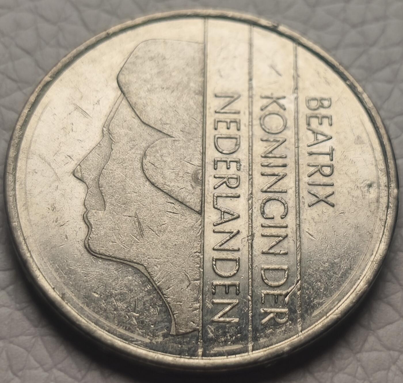 泉币菌-第26场-中外散币乐园 荷兰1988年1盾镍币 女王抽象设计版本 半脸头像版 