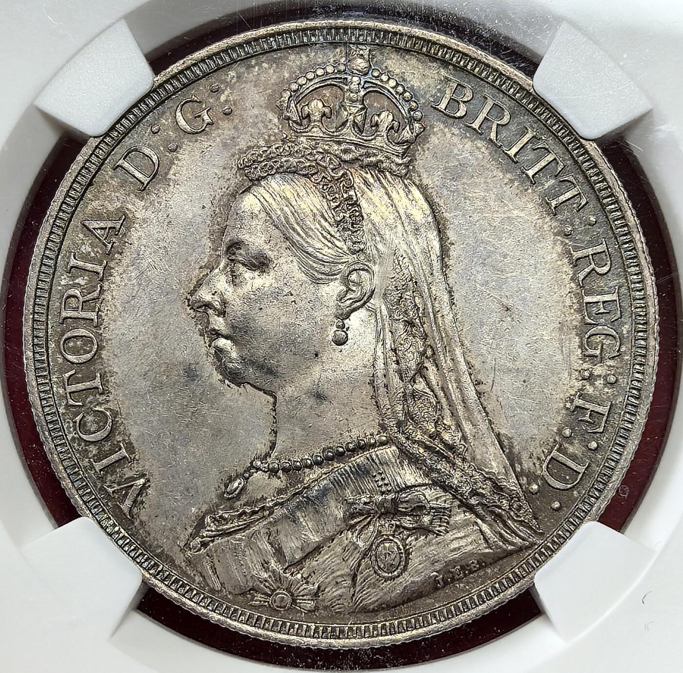 凡希社世界钱币微拍第三百零三期 荐！1887英国老维高冠马剑NGC-MS63，洋红彩略带紫罗兰包浆，底板极好。（视频参考）