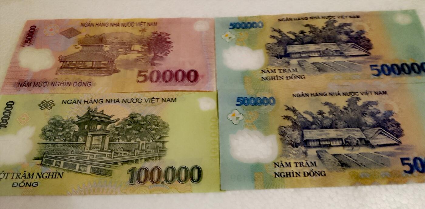 越南全新精美靓品5万、10万、50万、50万盾塑胶鈔4枚