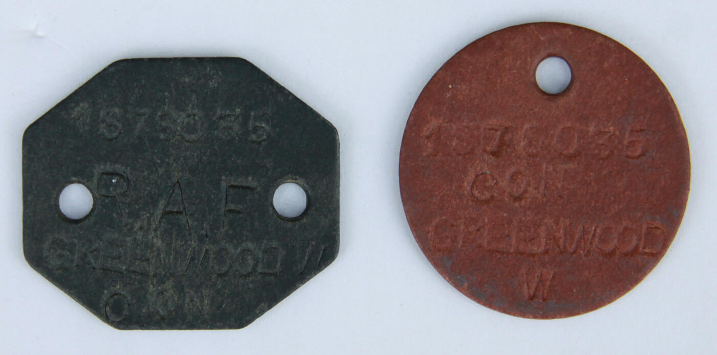 华宇2025年春季拍卖会 二战英国皇家空军身份牌，尺寸3*4cm