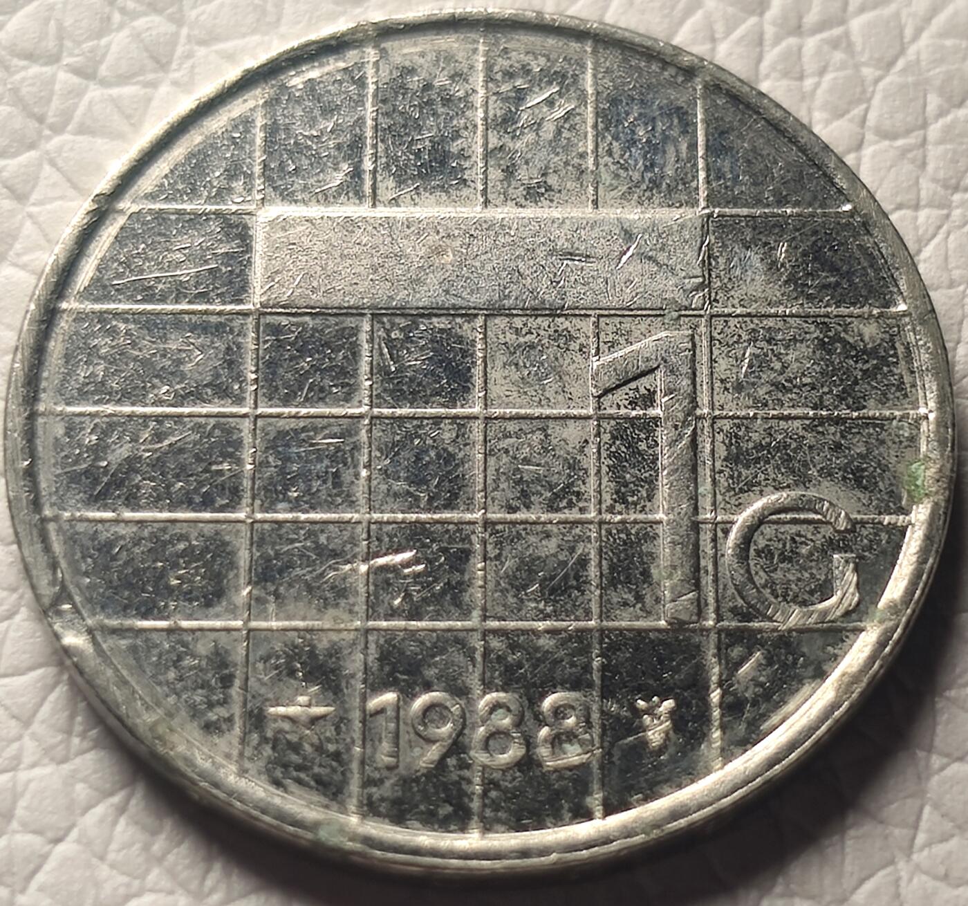 泉币菌-第26场-中外散币乐园 荷兰1988年1盾镍币 女王抽象设计版本 半脸头像版 